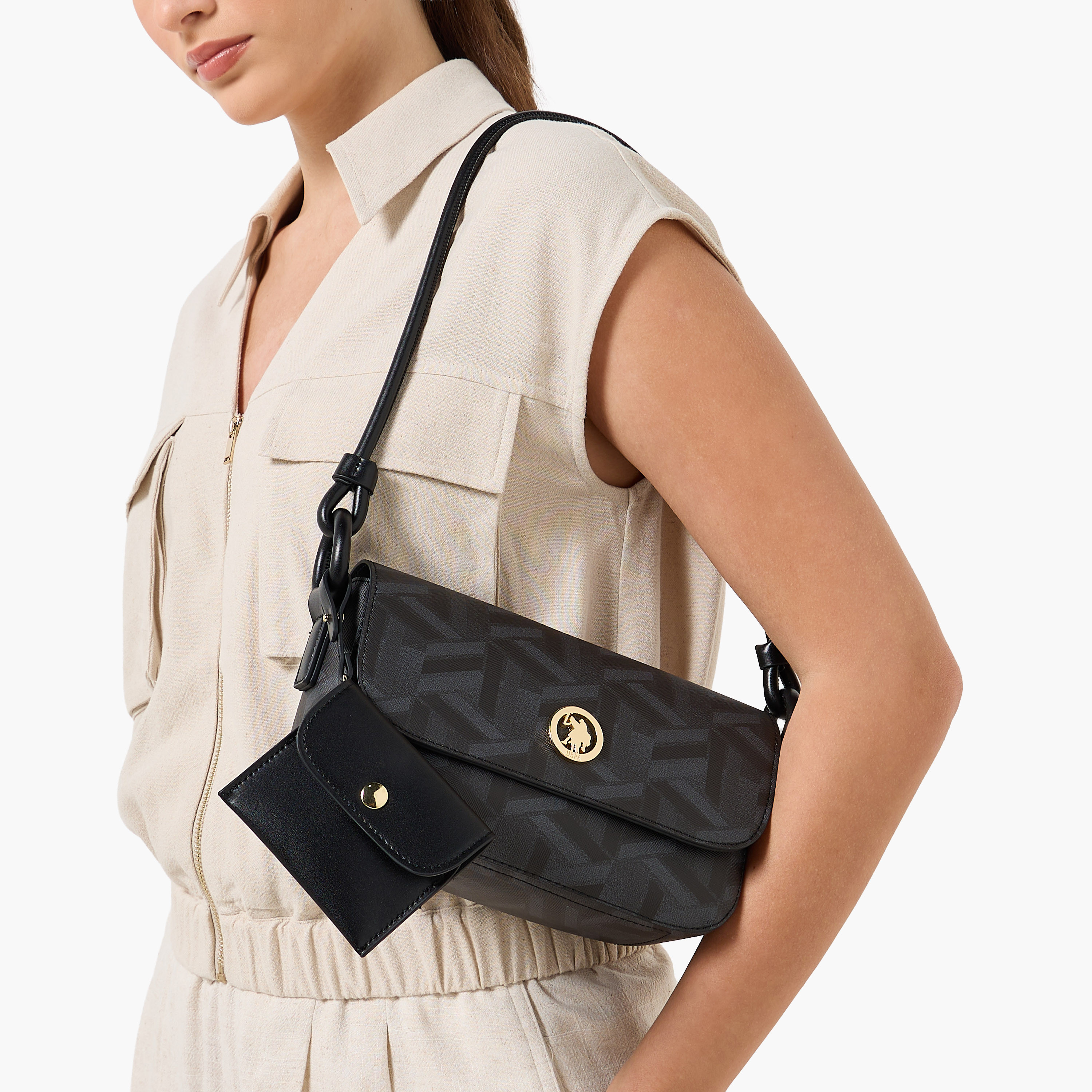 شنطة كروس بودي بطبعات هندسية وشنطة صغيرة للعملات من يو إس بولو أسن-women-bagsandwallets-handbags-image-2