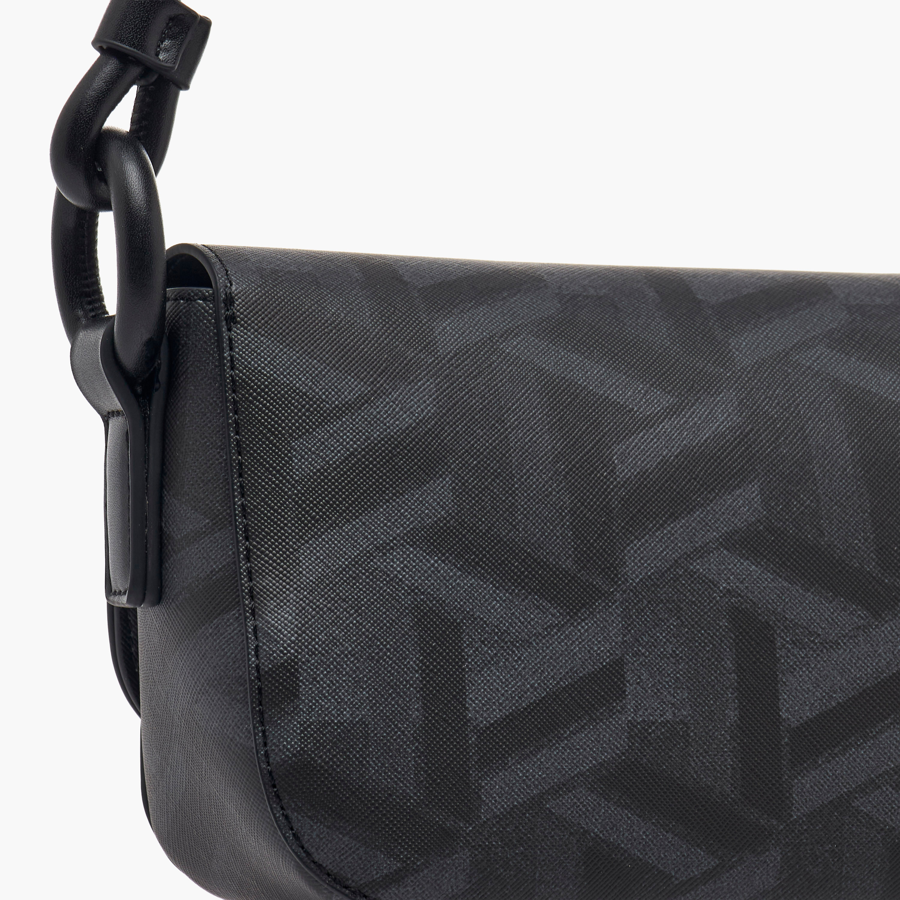 شنطة كروس بودي بطبعات هندسية وشنطة صغيرة للعملات من يو إس بولو أسن-women-bagsandwallets-handbags-image-6
