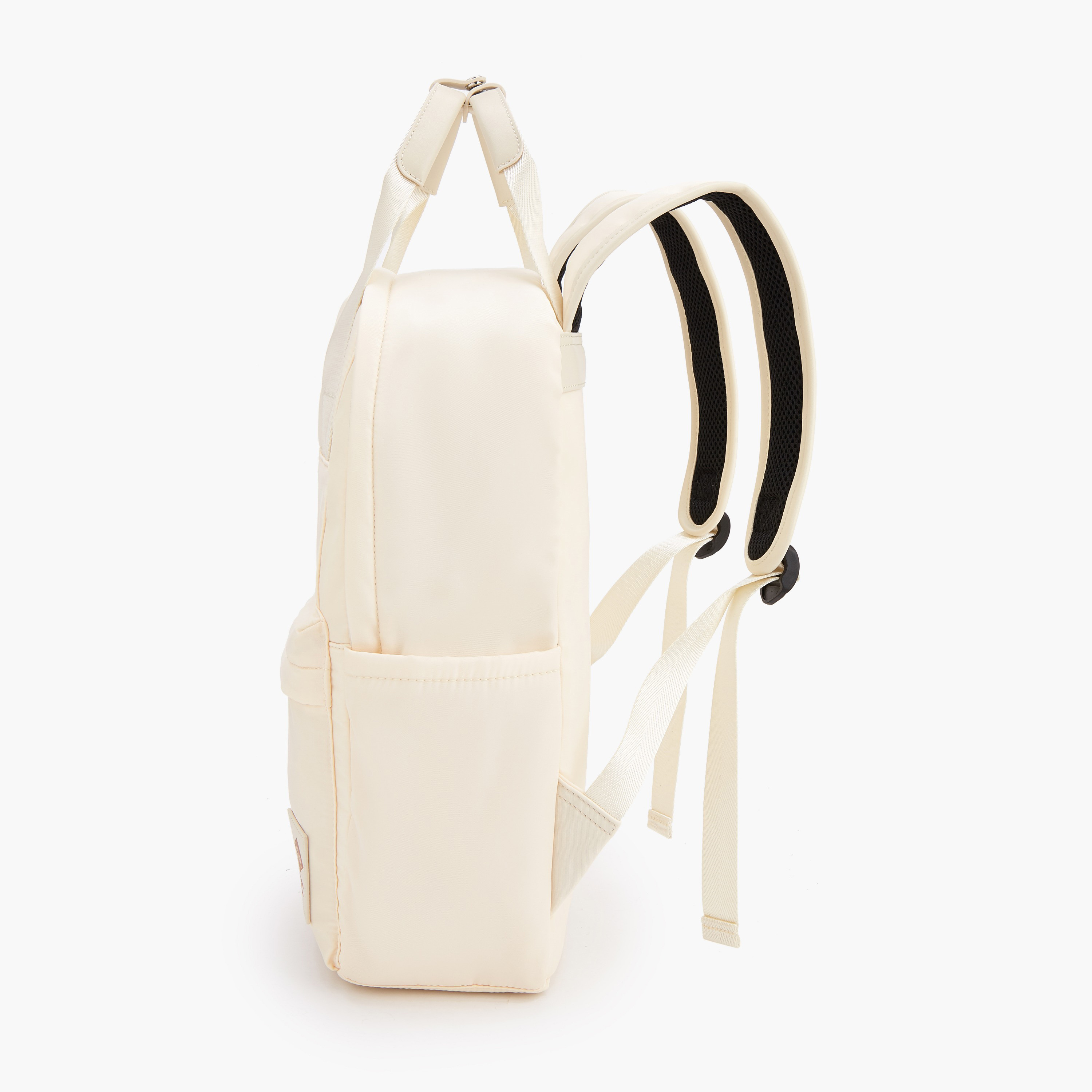 شنطة ظهر بحمالات كتف قابلة للتعديل وطبعات شعار من لي كوبر-women-bagsandwallets-backpacks-image-6