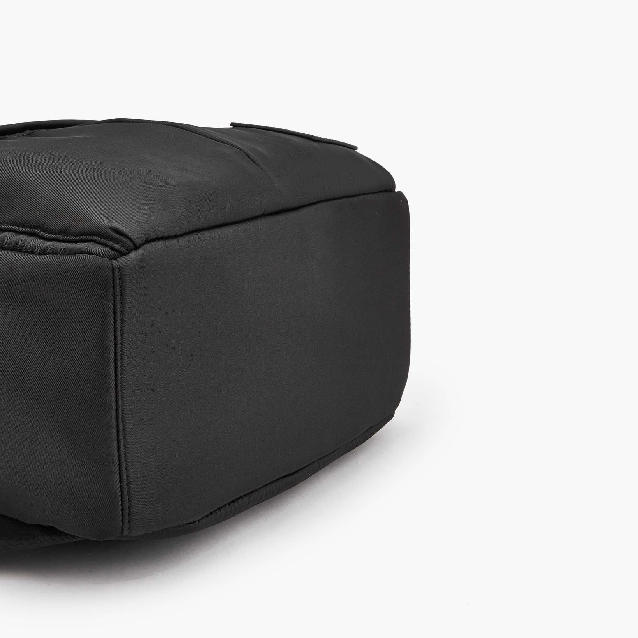 شنطة ظهر بحمالات كتف قابلة للتعديل وطبعات شعار من لي كوبر-women-bagsandwallets-backpacks-image-8
