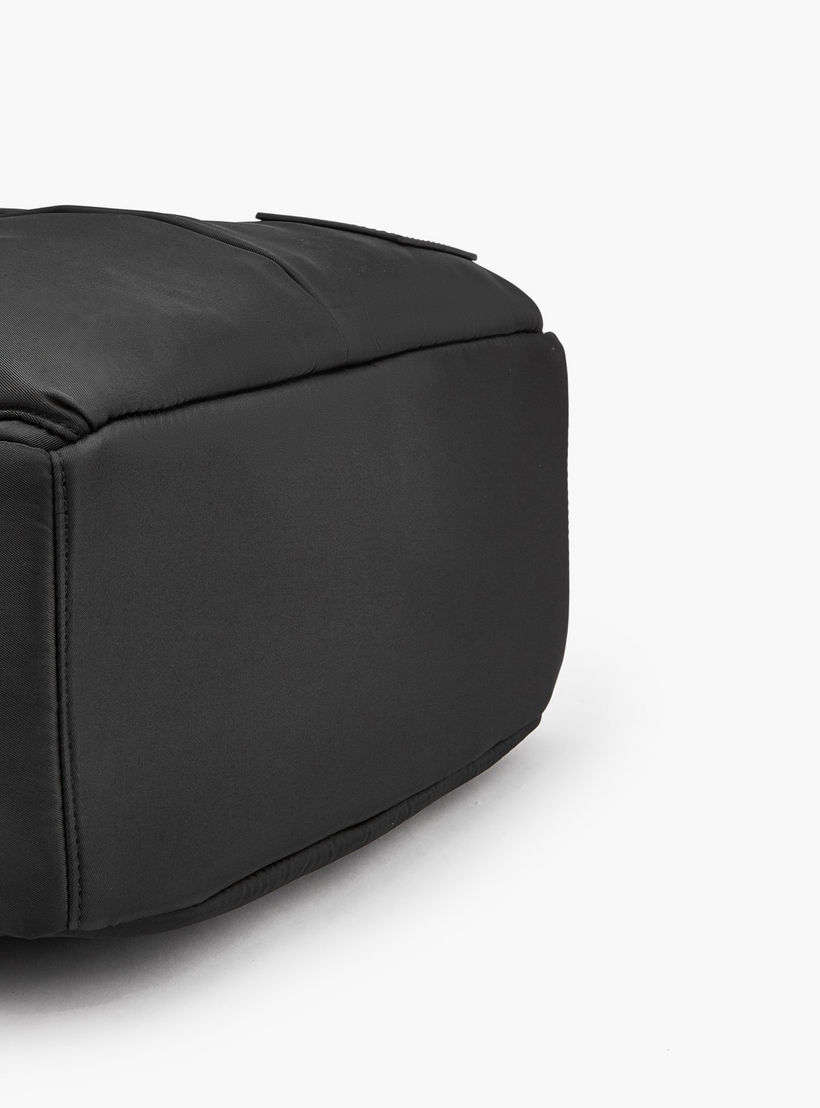 شنطة ظهر بحمالات كتف قابلة للتعديل وطبعات شعار من لي كوبر-women-bagsandwallets-backpacks-image-8