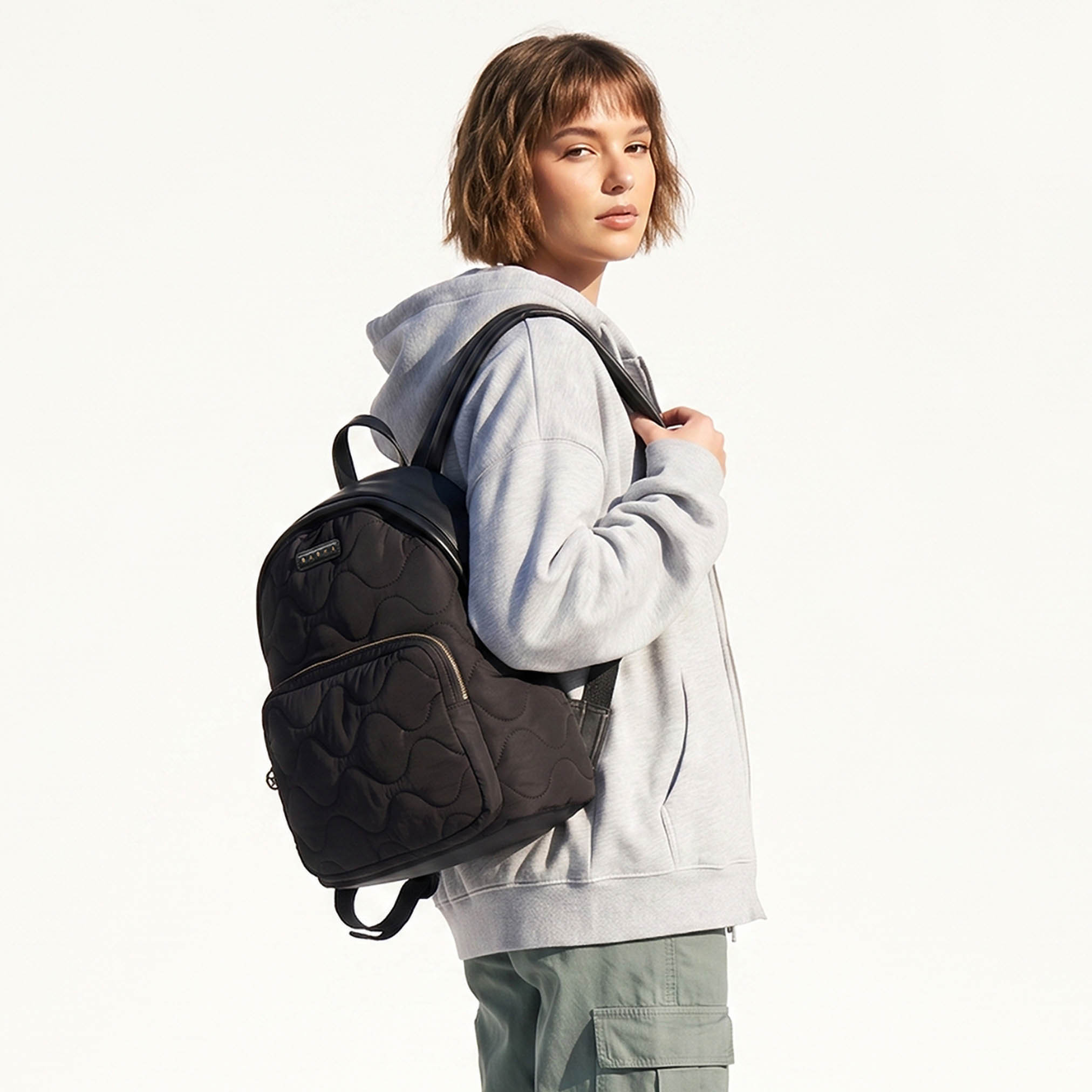 شنطة ظهر بارزة الملمس بحمالات قابلة للتعديل من ساشا-women-bagsandwallets-backpacks-image-2