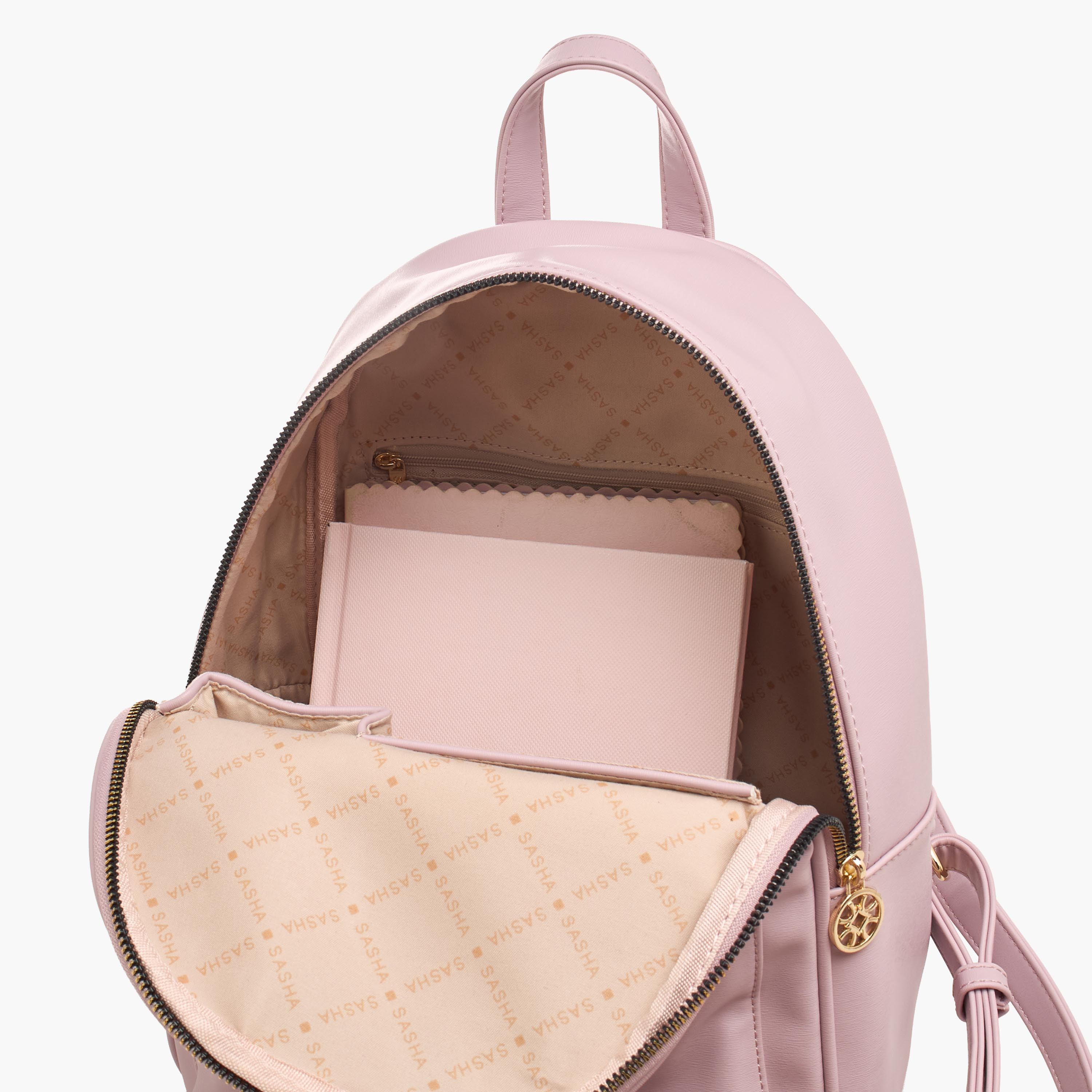 شنطة ظهر بشعار وحمالات قابلة للتعديل من ساشا-women-bagsandwallets-backpacks-image-15