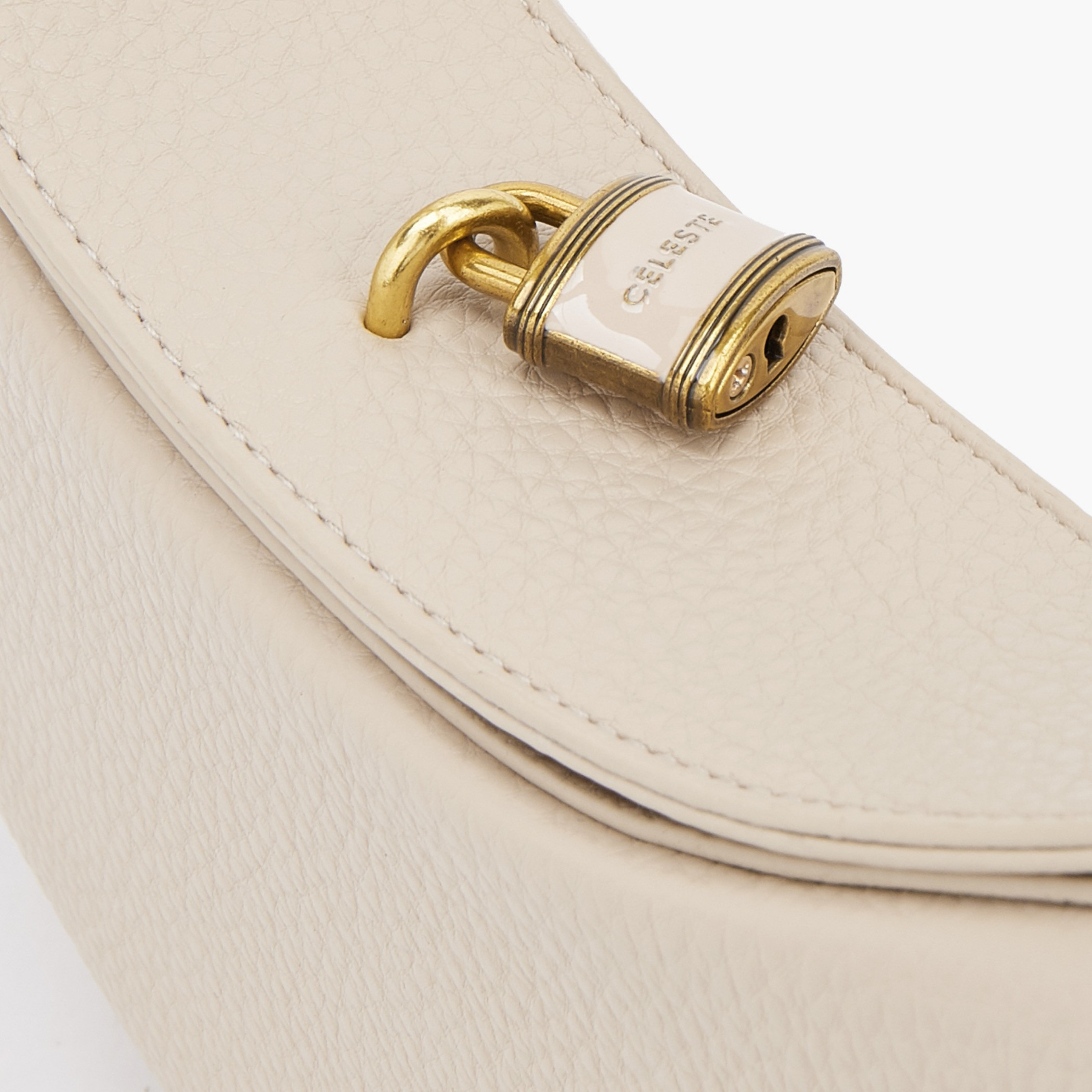 شنطة كتف بارزة الملمس بقفل قلاب من سيليست-women-bagsandwallets-handbags-image-5
