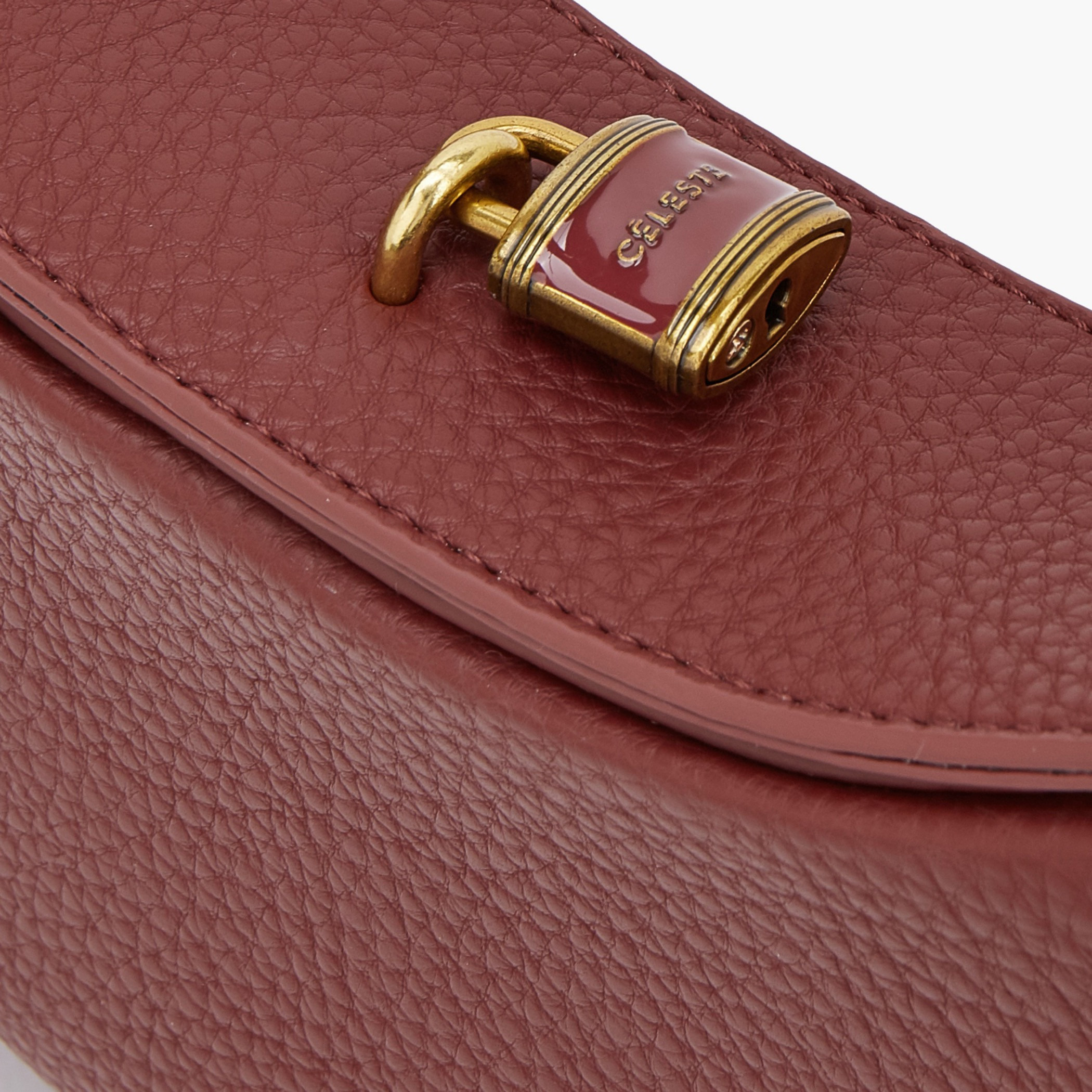 شنطة كتف بارزة الملمس بقفل قلاب من سيليست-women-bagsandwallets-handbags-image-4