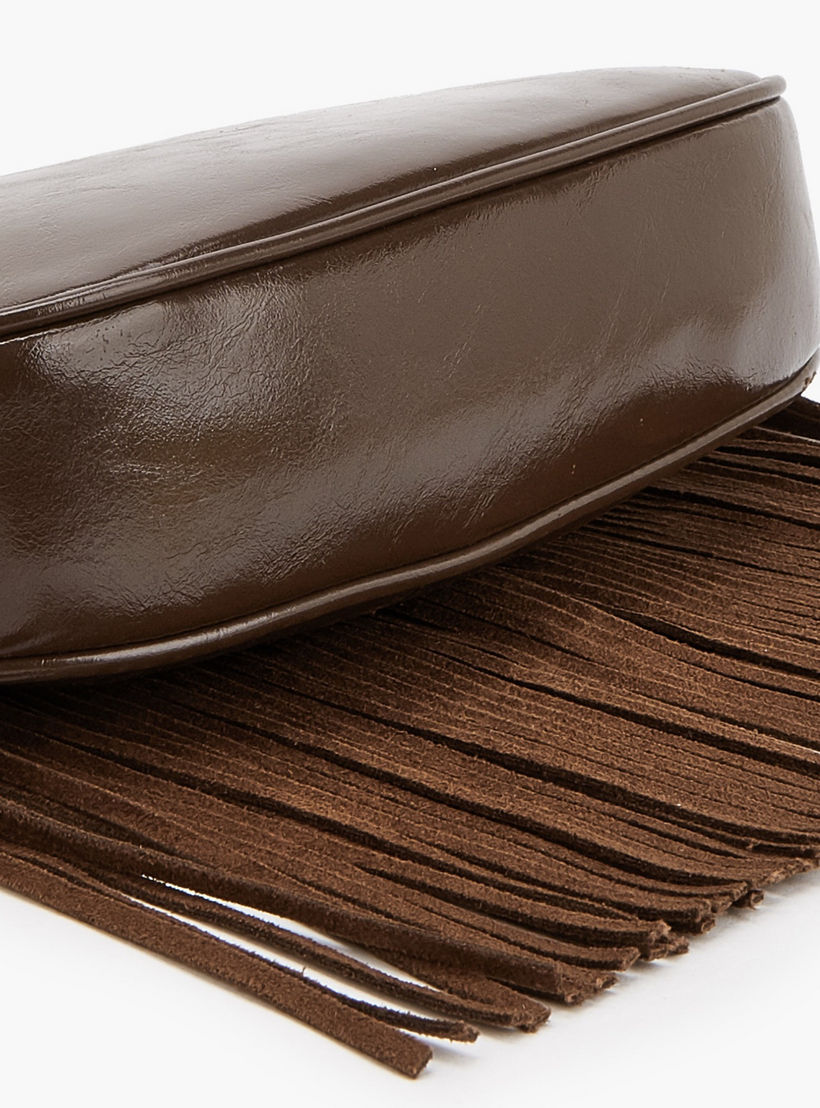 شنطة كتف من الشامواه بتفاصيل شُرّابات من سيليست-women-bagsandwallets-handbags-image-6