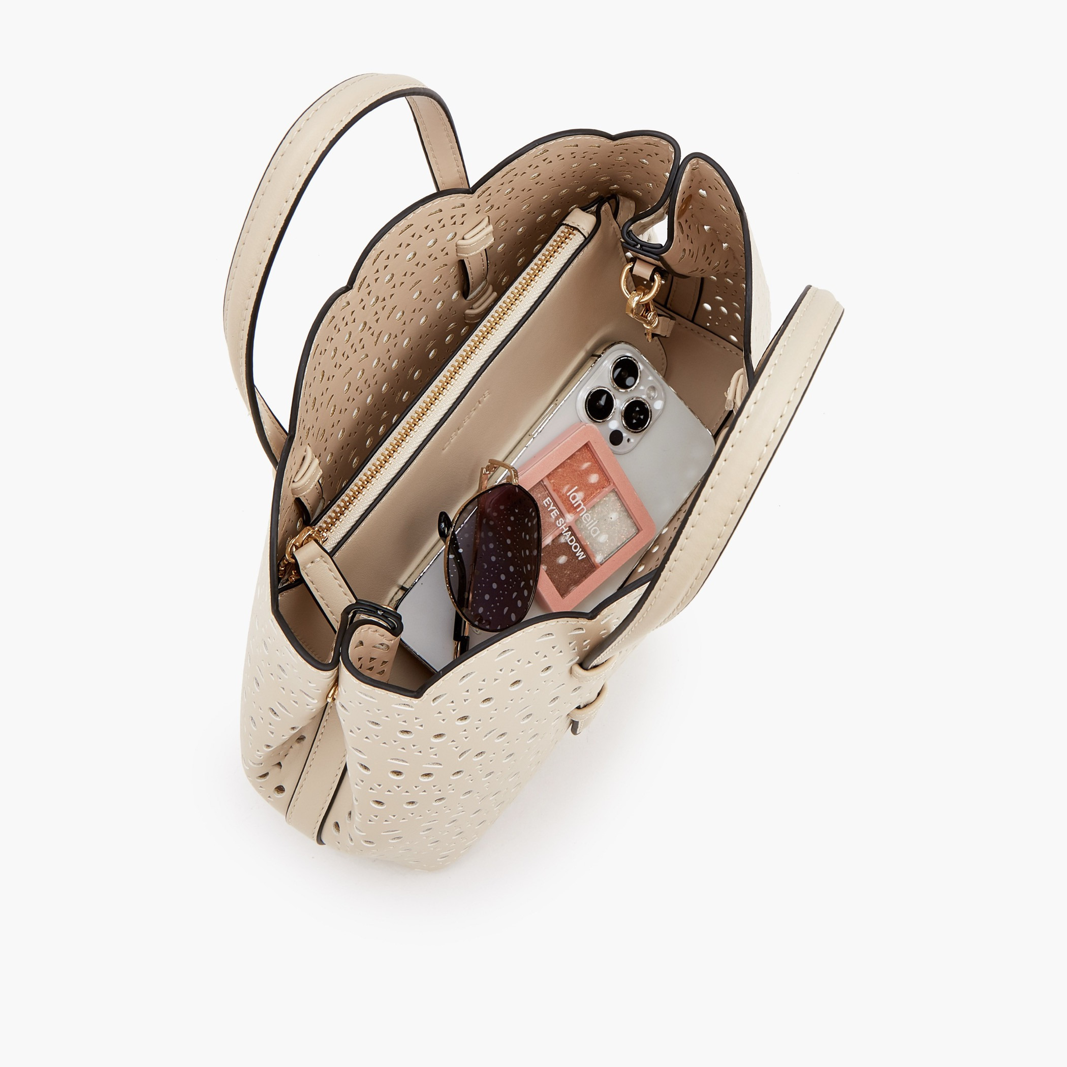 شنطة توت بقص ليزر ومحفظة من سيليست-women-bagsandwallets-handbags-image-7