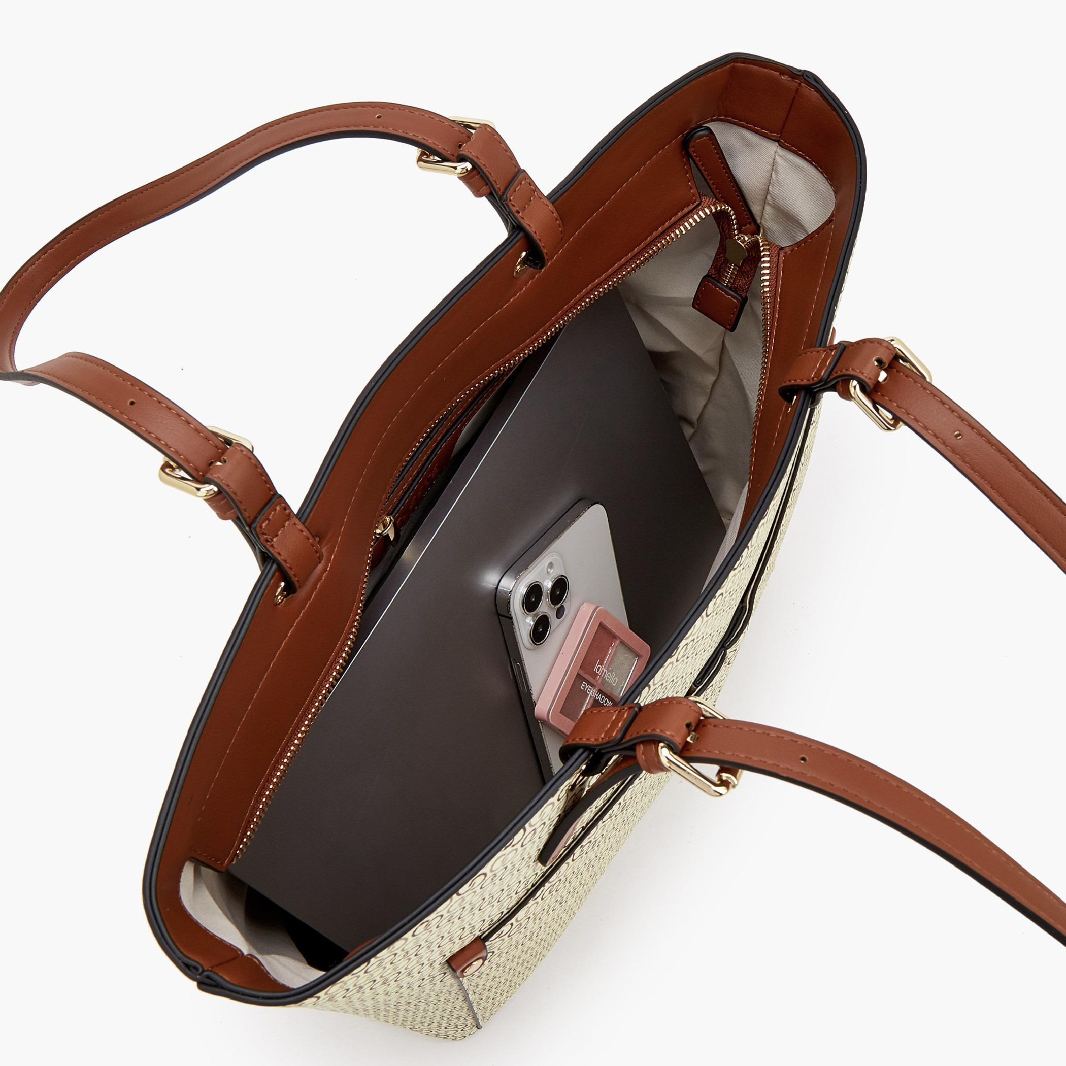 شنطة توتي بأحزمة مزدوجة وسحاب إغلاق وطبعات مونوجرام من سيليست-women-bagsandwallets-handbags-image-7