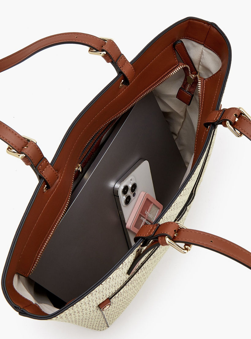 شنطة توتي بأحزمة مزدوجة وسحاب إغلاق وطبعات مونوجرام من سيليست-women-bagsandwallets-handbags-image-7