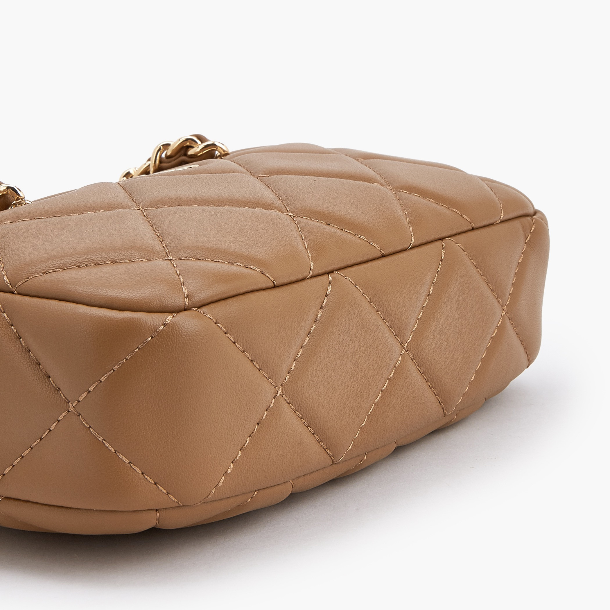 شنطة كروسبودي شمواه مبطنة بحزام سلسلة من سيليست-women-bagsandwallets-handbags-image-6
