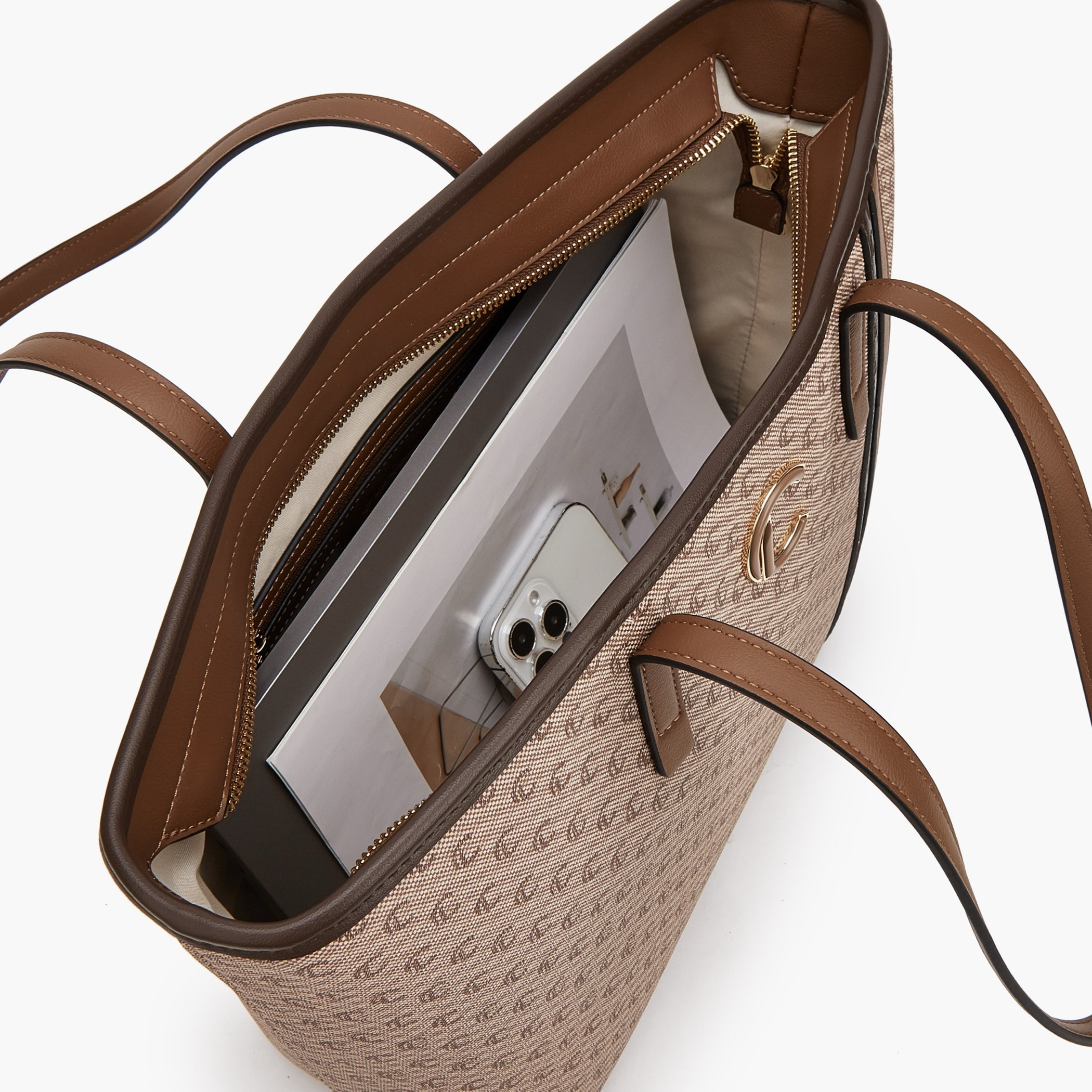 شنطة توتي بسحاب إغلاق وطبعات مونوجرام من لو كونفورت-women-bagsandwallets-handbags-image-7