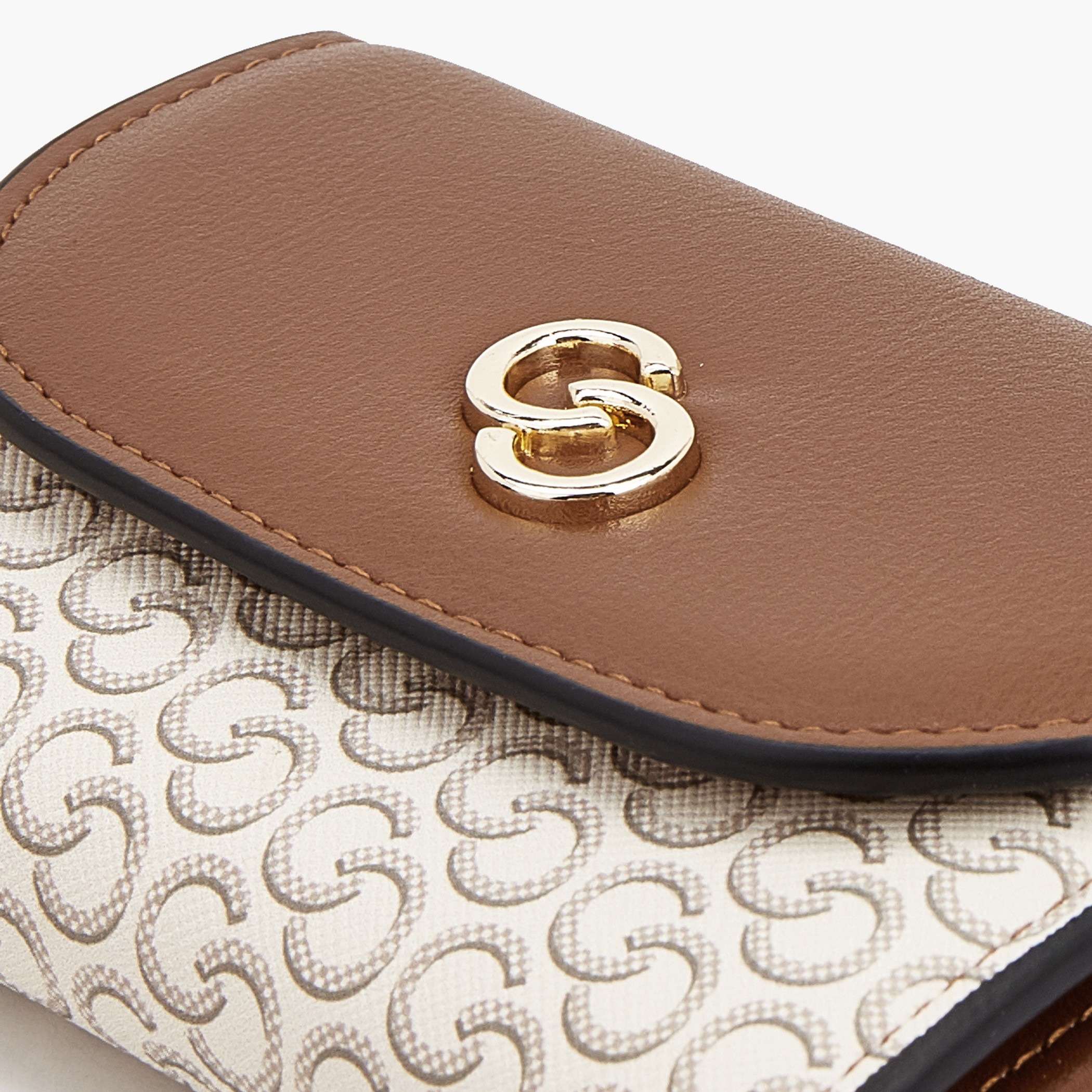 محفظة بطبعات مونوجرام وبقفل مغناطيسي كبس من سيليست-women-bagsandwallets-wallets-image-5