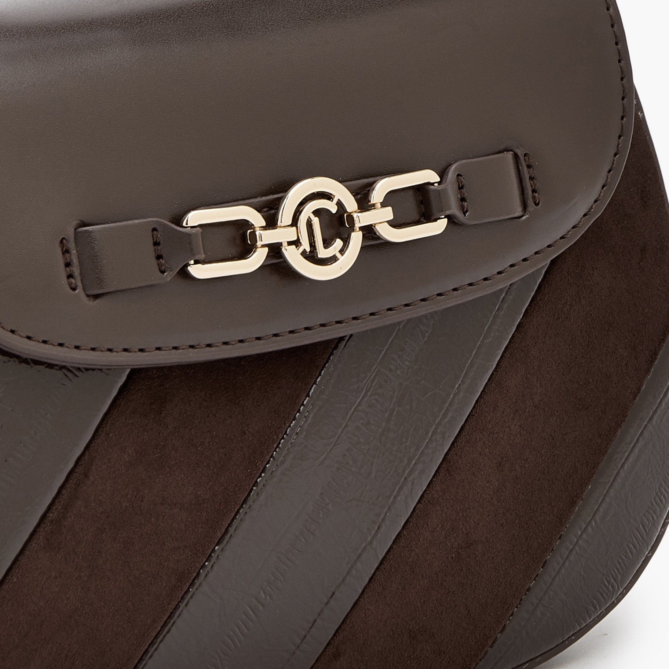 شنطة ساتشيل شمواه مخططة بزينة ميتاليك من لو كونفورت-women-bagsandwallets-handbags-image-4