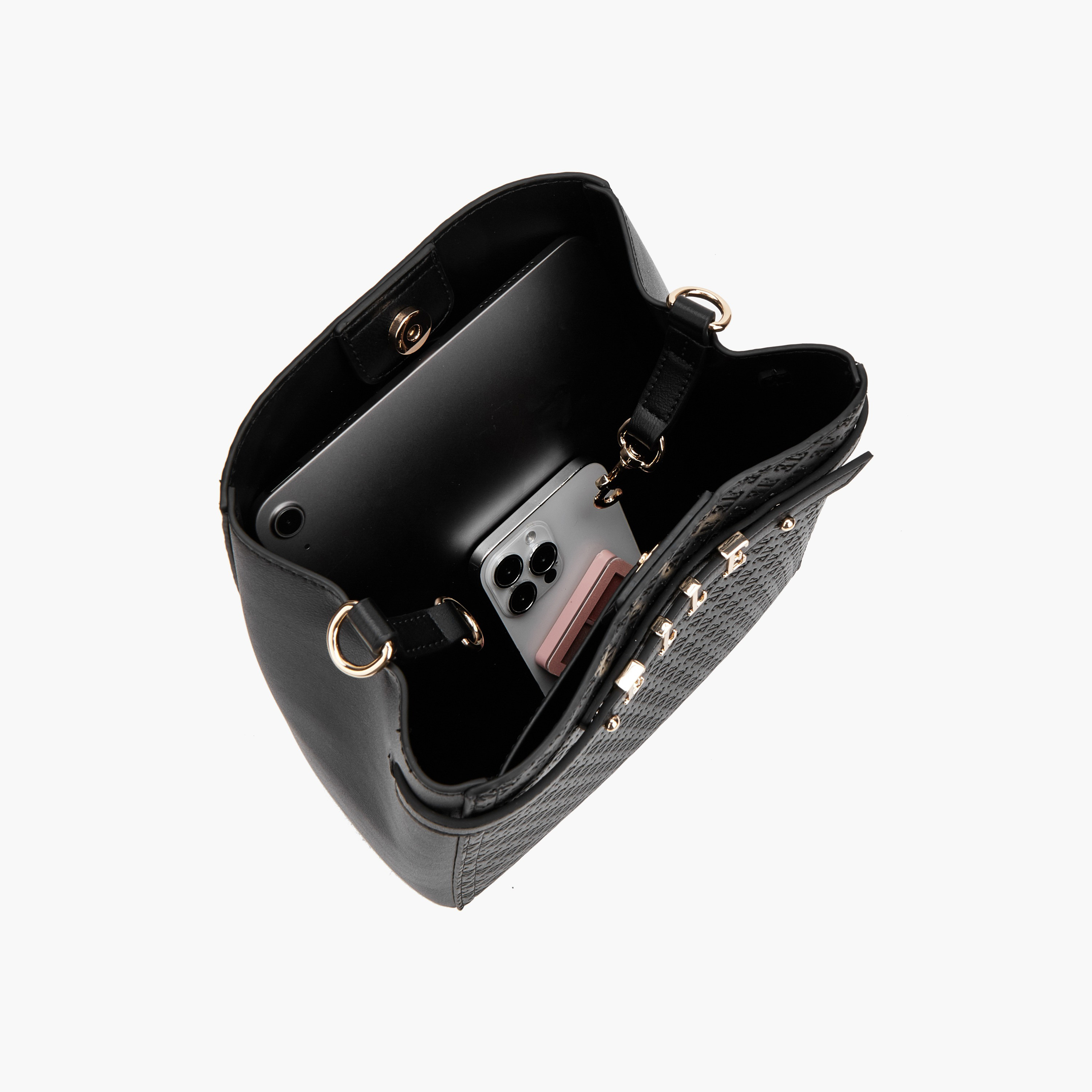 شنطة كتف بنقوش مونوجرام وزينة ميتاليك من إيل-women-bagsandwallets-handbags-image-7