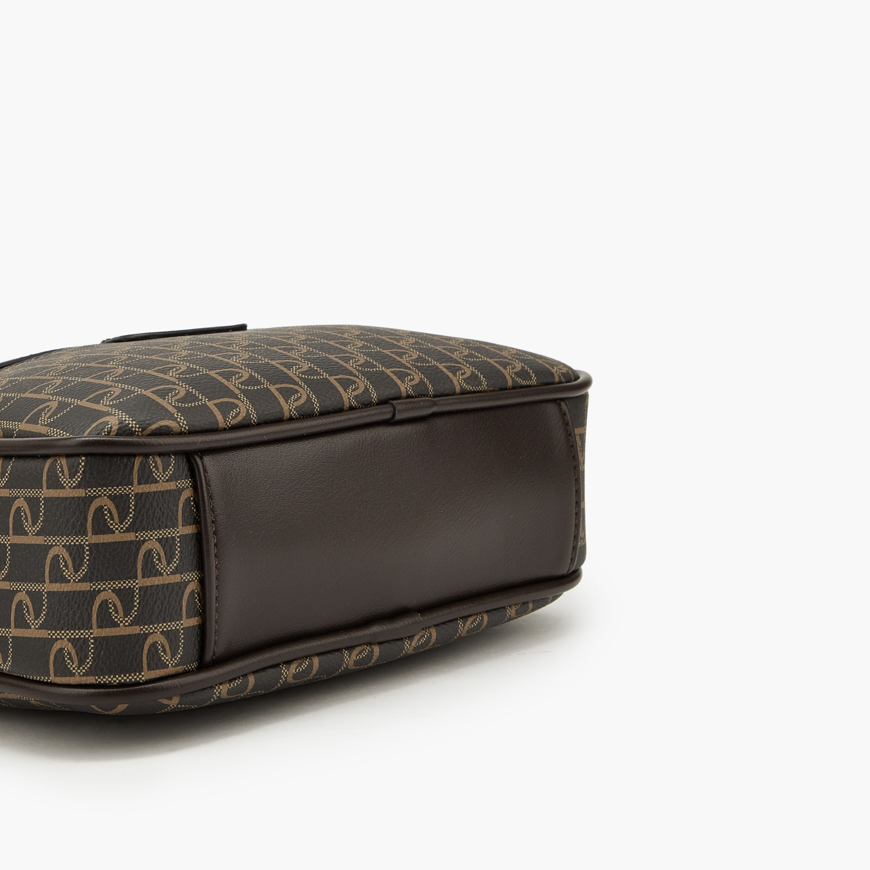 شنطة كروس بودي مونوجرام بحزام قابل للتعديل من بابريكا-women-bagsandwallets-handbags-image-5