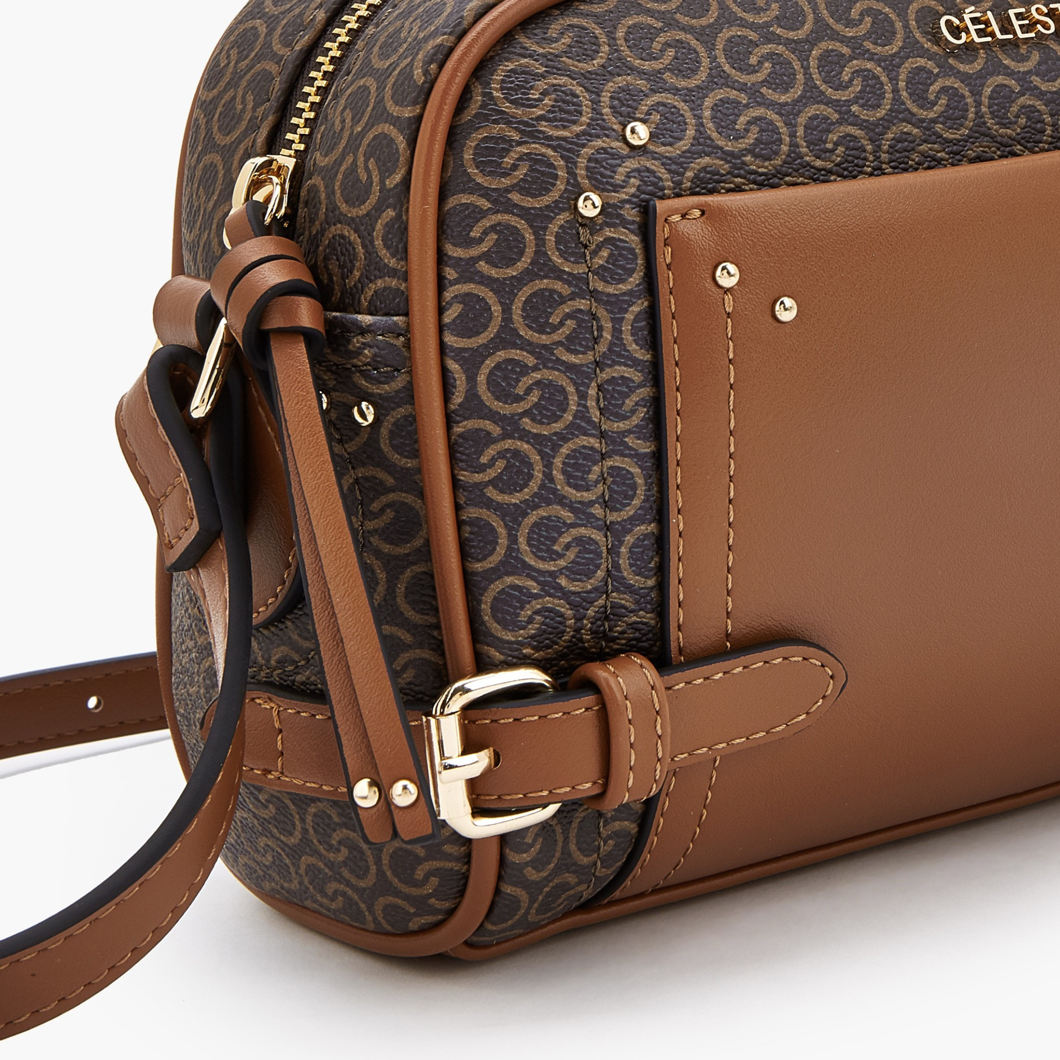 شنطة كروس بودي بسحاب إغلاق وطبعات مونوجرام من سيليست-women-bagsandwallets-handbags-image-4