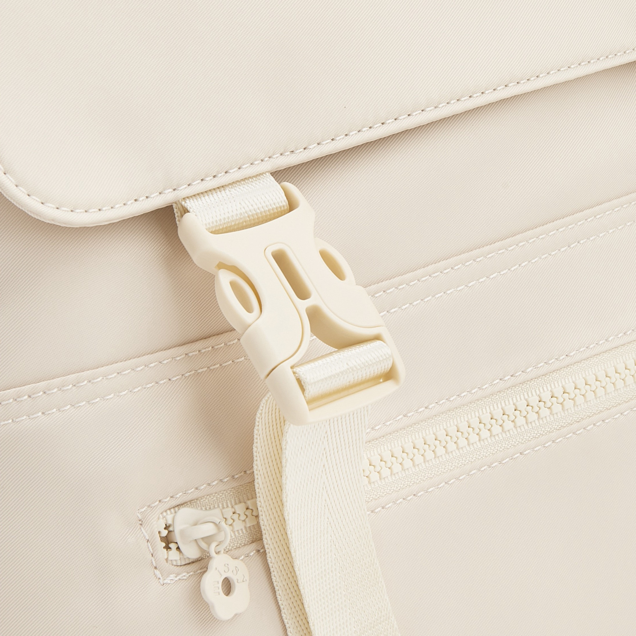 شنطة ظهر سادة بأحزمة كتف قابلة للتعديل من ميسي-women-bagsandwallets-backpacks-image-3