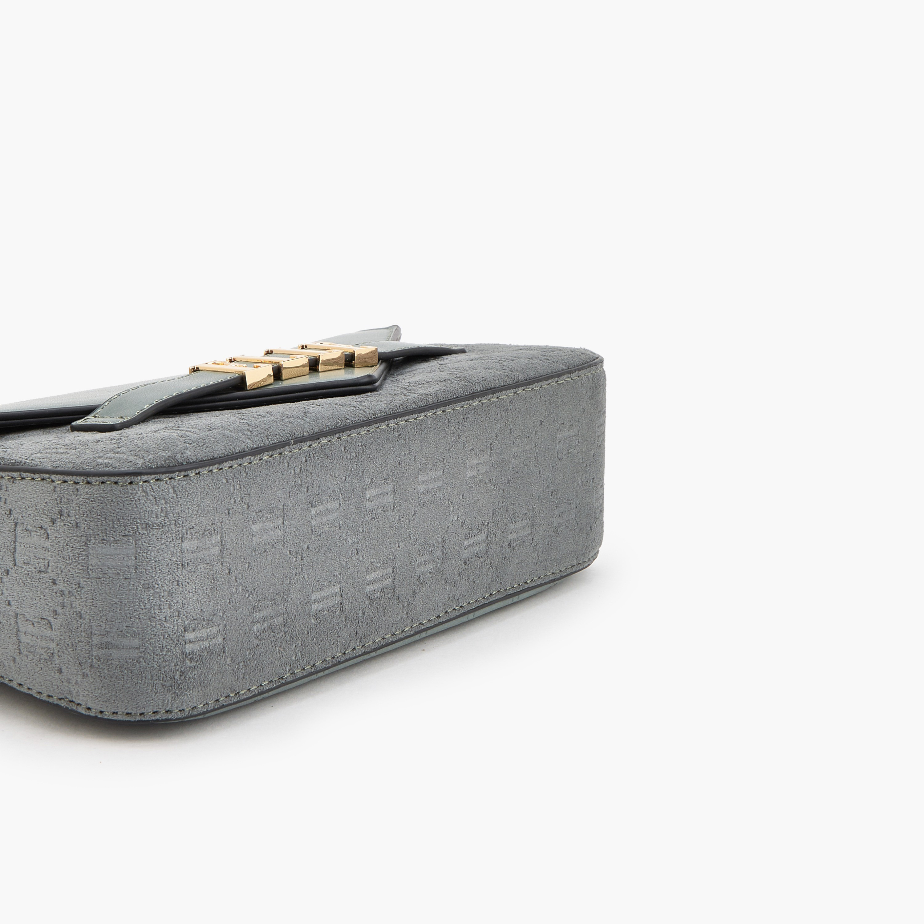 شنطة كروس بودي بنقوش مونوجرام وحزام سلسلة من إيل-women-bagsandwallets-handbags-image-4