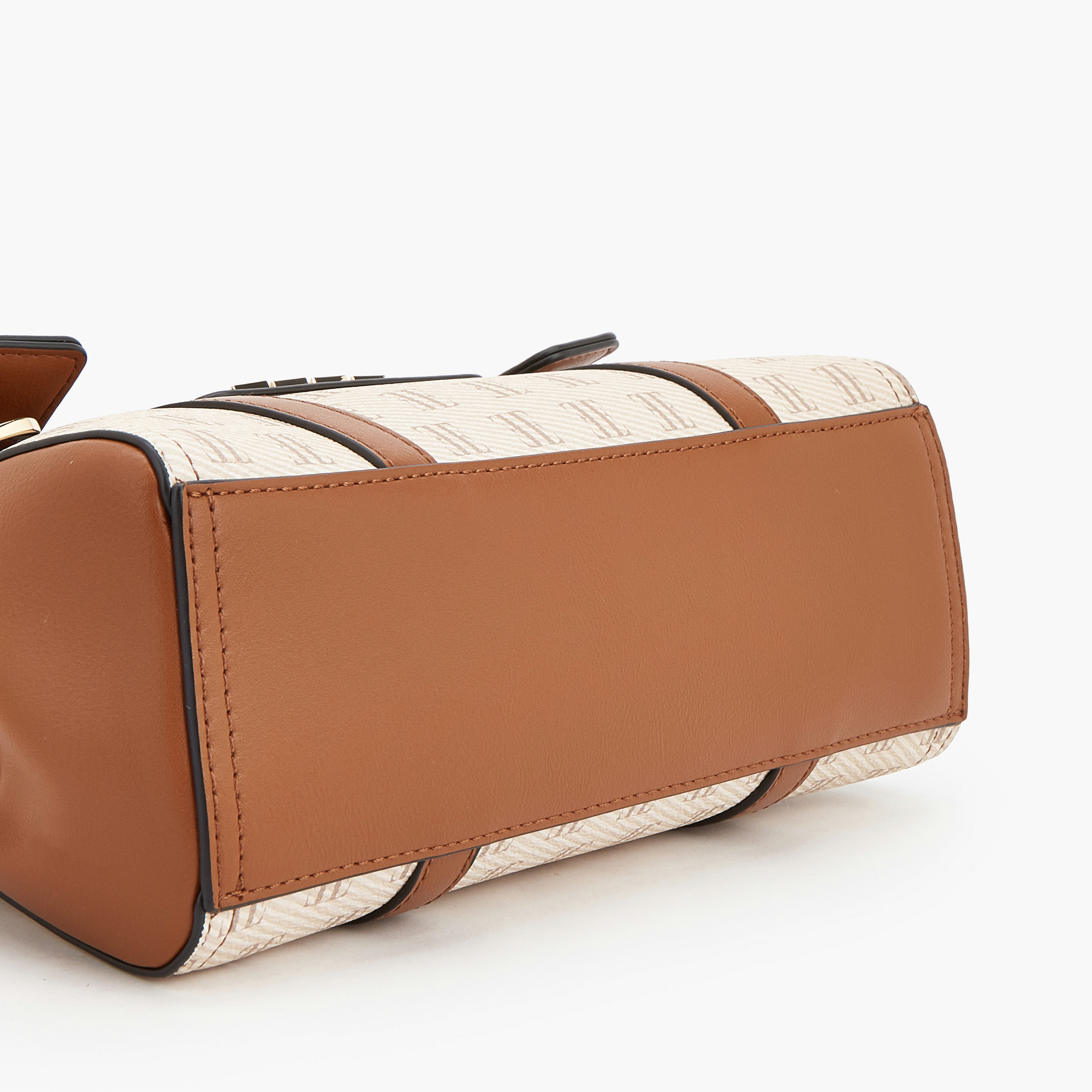 شنطة ساتشل بطبعة مونوغرام مع حزام قابل للإزالة من إل-women-bagsandwallets-handbags-image-4