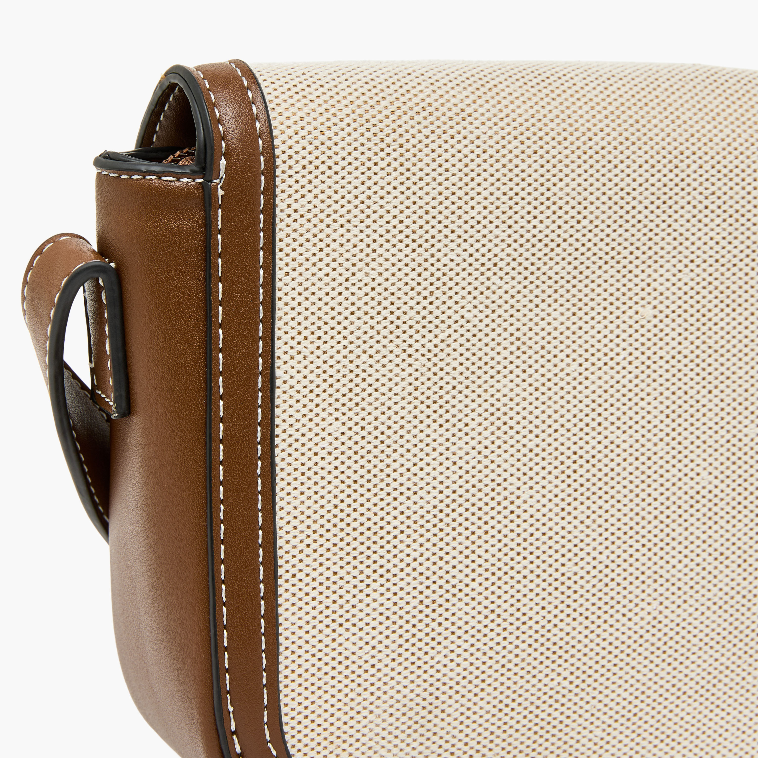 شنطة كروس بودي بارزة الملمس بحزام قابل للتعديل من ساشا-women-bagsandwallets-handbags-image-6