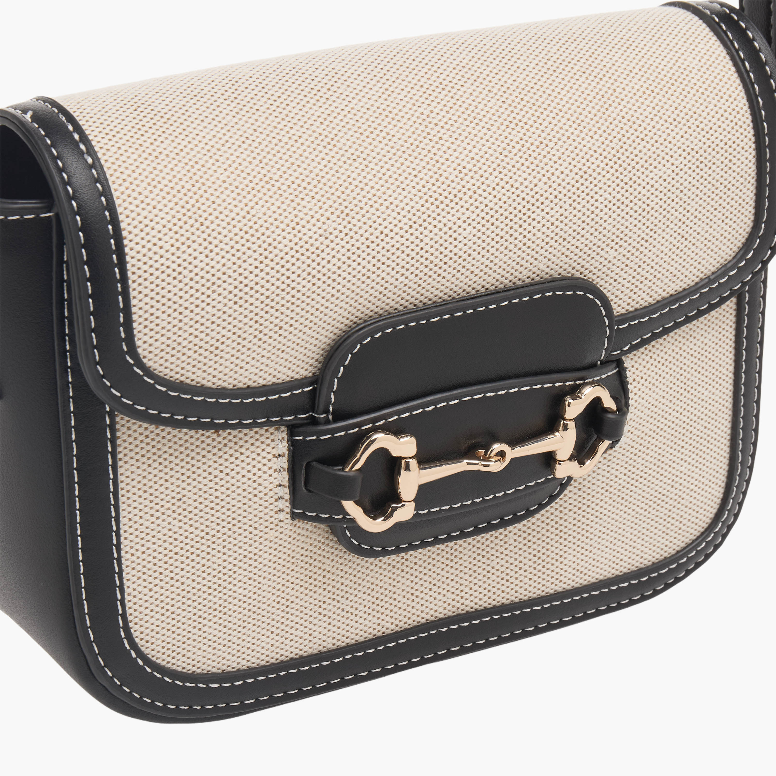 شنطة كروس بودي بارزة الملمس بحزام قابل للتعديل من ساشا-women-bagsandwallets-handbags-image-5
