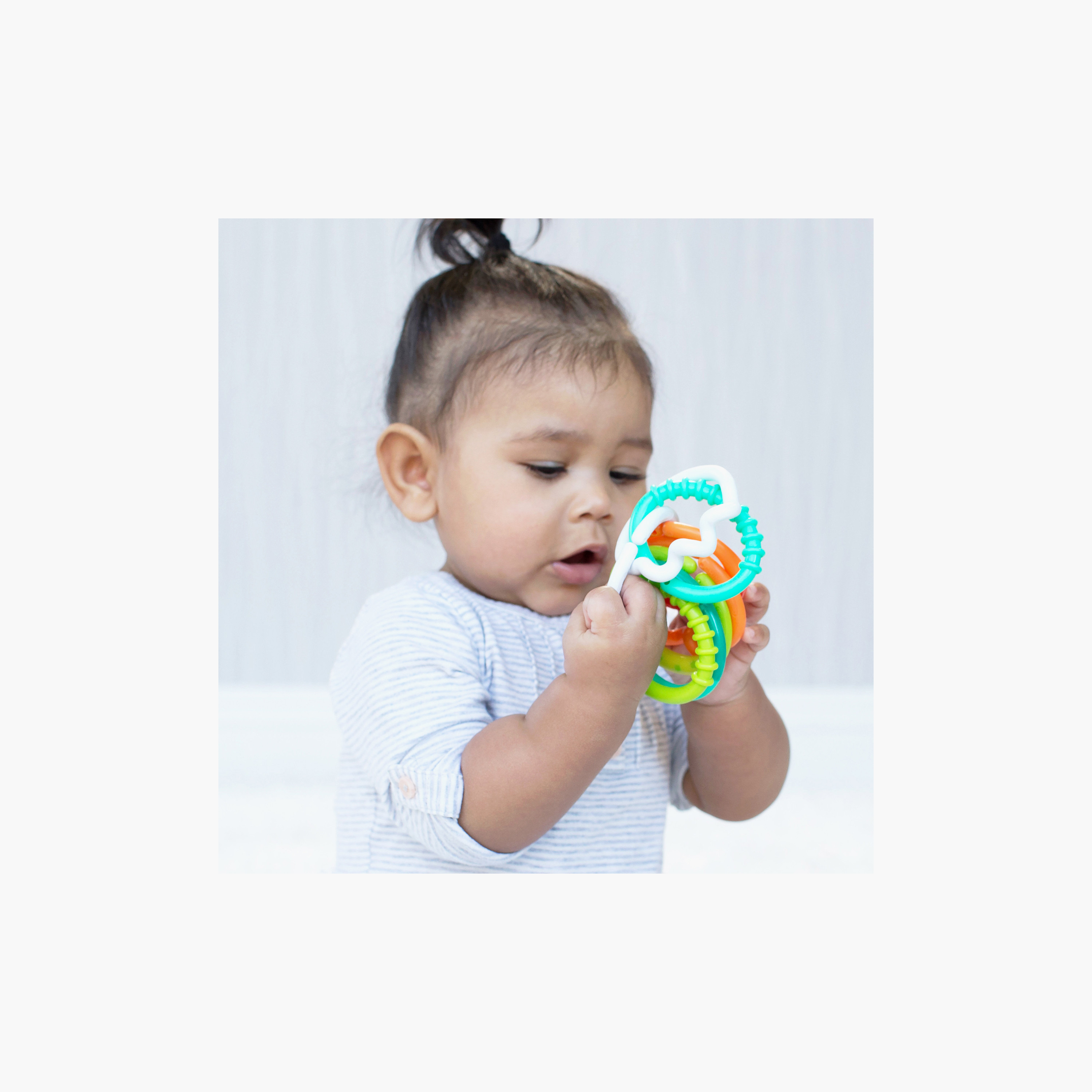 Infantino 8-Piece Textured Ring Links Rattles-toys-babyandtoddlertoys-rattlesandteethers-image-3