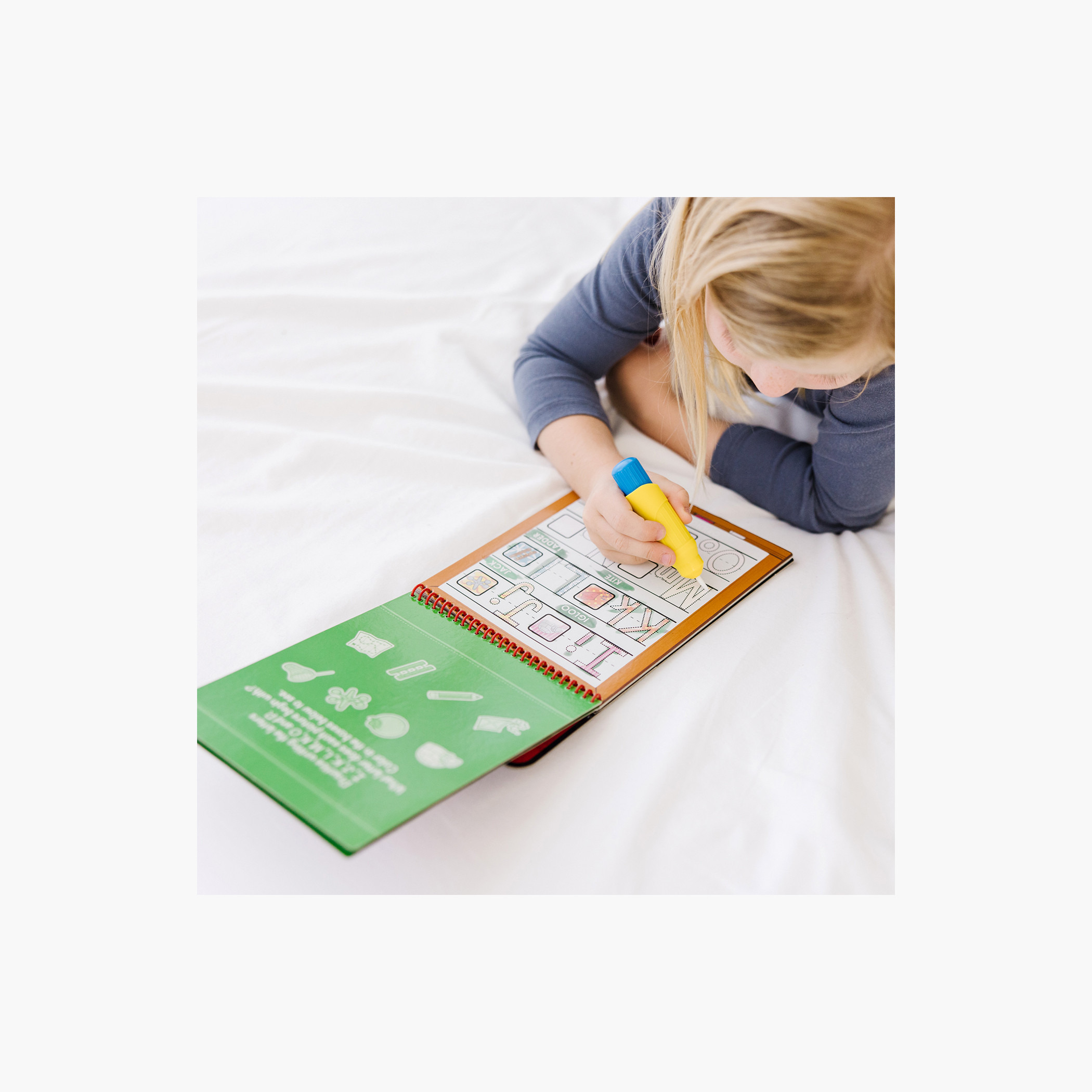 دفتر أنشطة تلوين الحروف المائي من ميليسا آند دوغ-toys-educational-readingandwriting-image-2