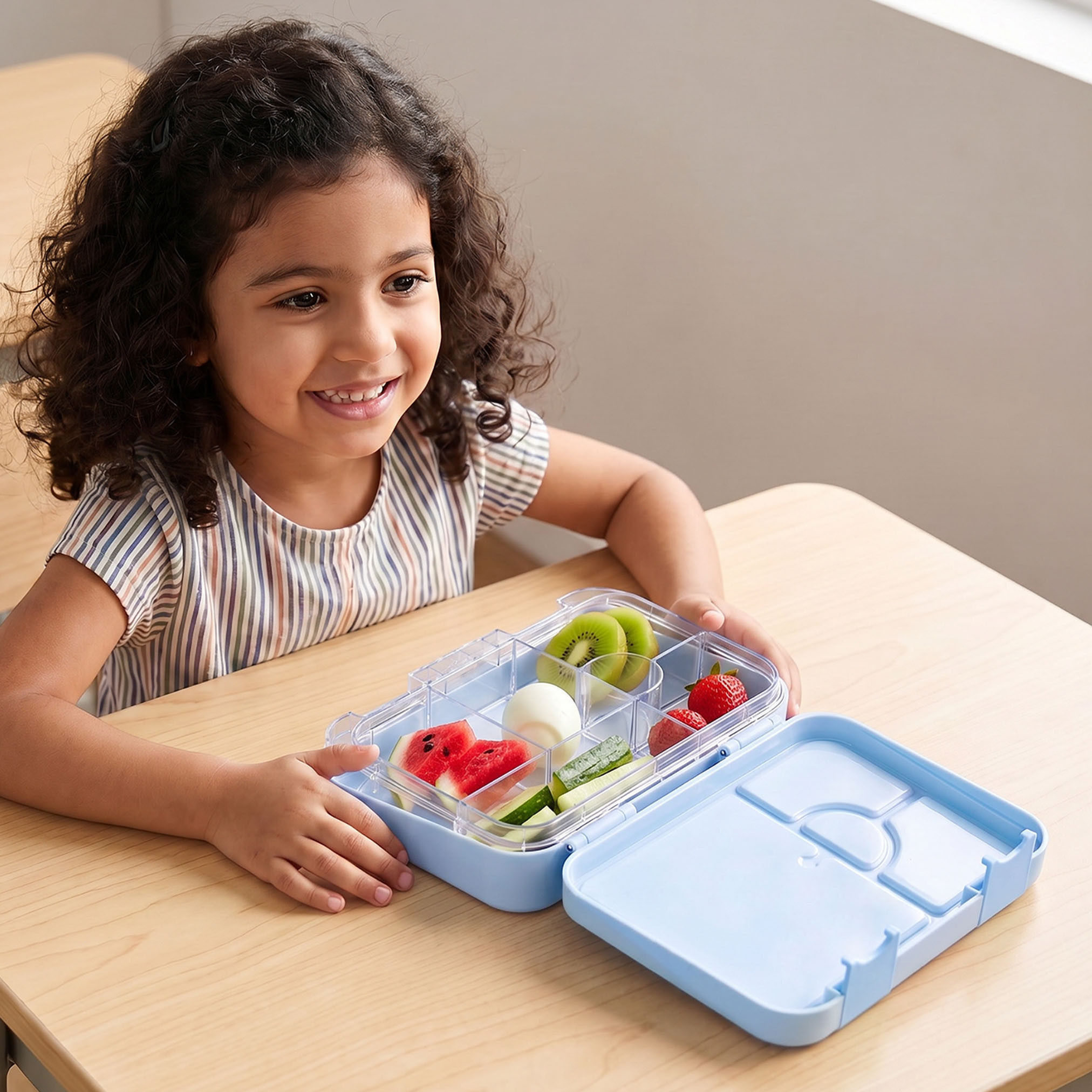 صندوق غداء بغطاء بقفل إغلاق وطبعات فروزن للبنات من ديزني - 750 مل-school-lunchessentials-lunchboxes-image-3