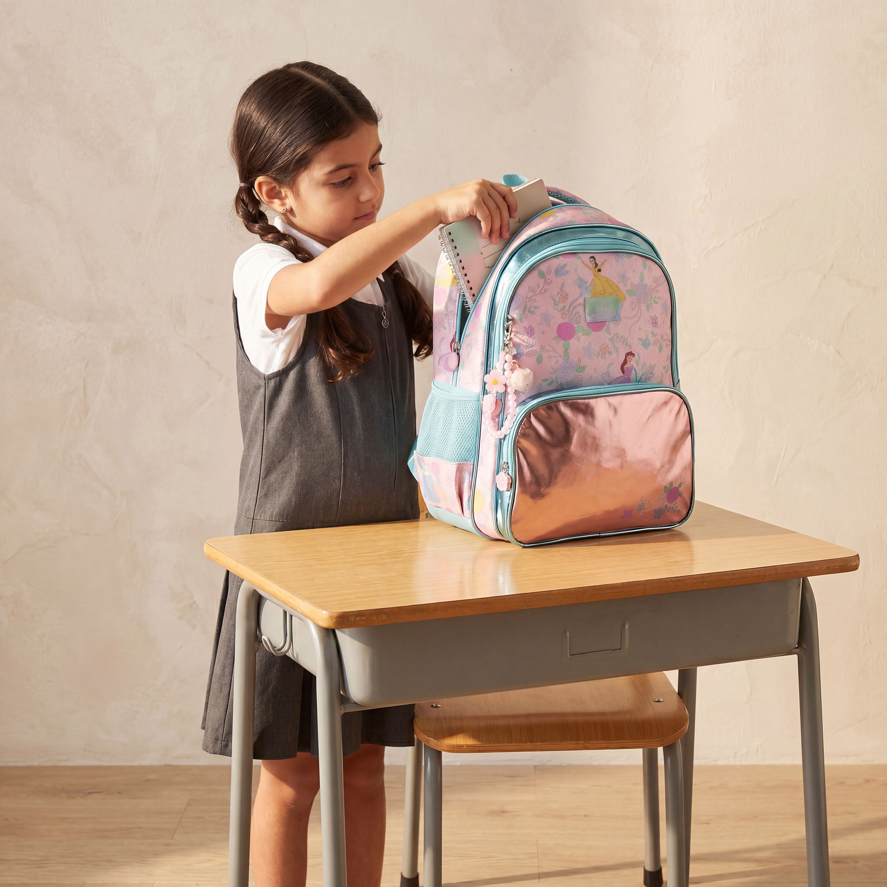شنطة ظهر بطبعات أميرات للبنات 5-8 سنوات وقسم لابتوب من ديزني - 16 بوصة-school-bagsandbackpacks-backpacks-image-3