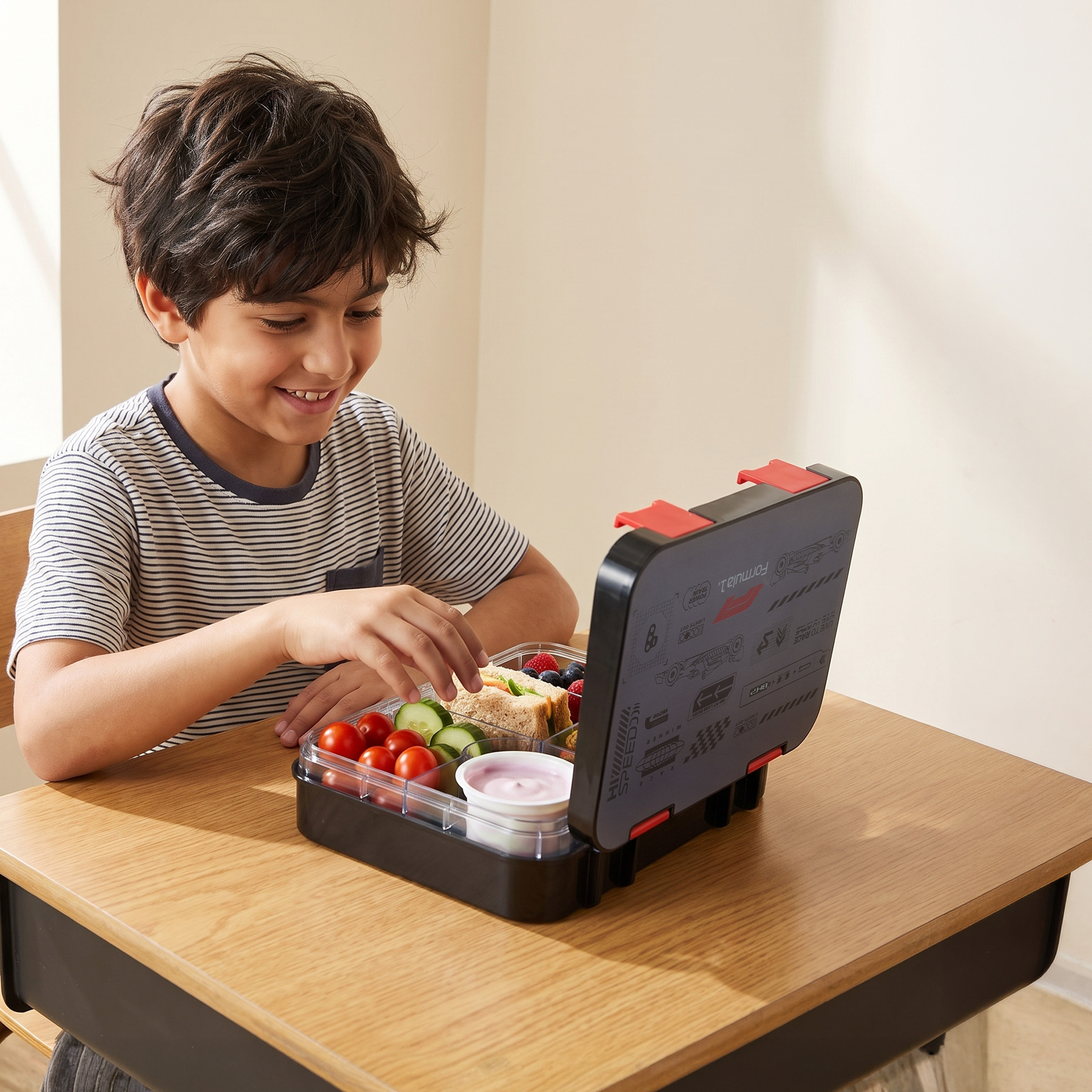 صندوق غداء بأقسام وطبعات فورمولا ون للأولاد-school-lunchessentials-lunchboxes-image-3