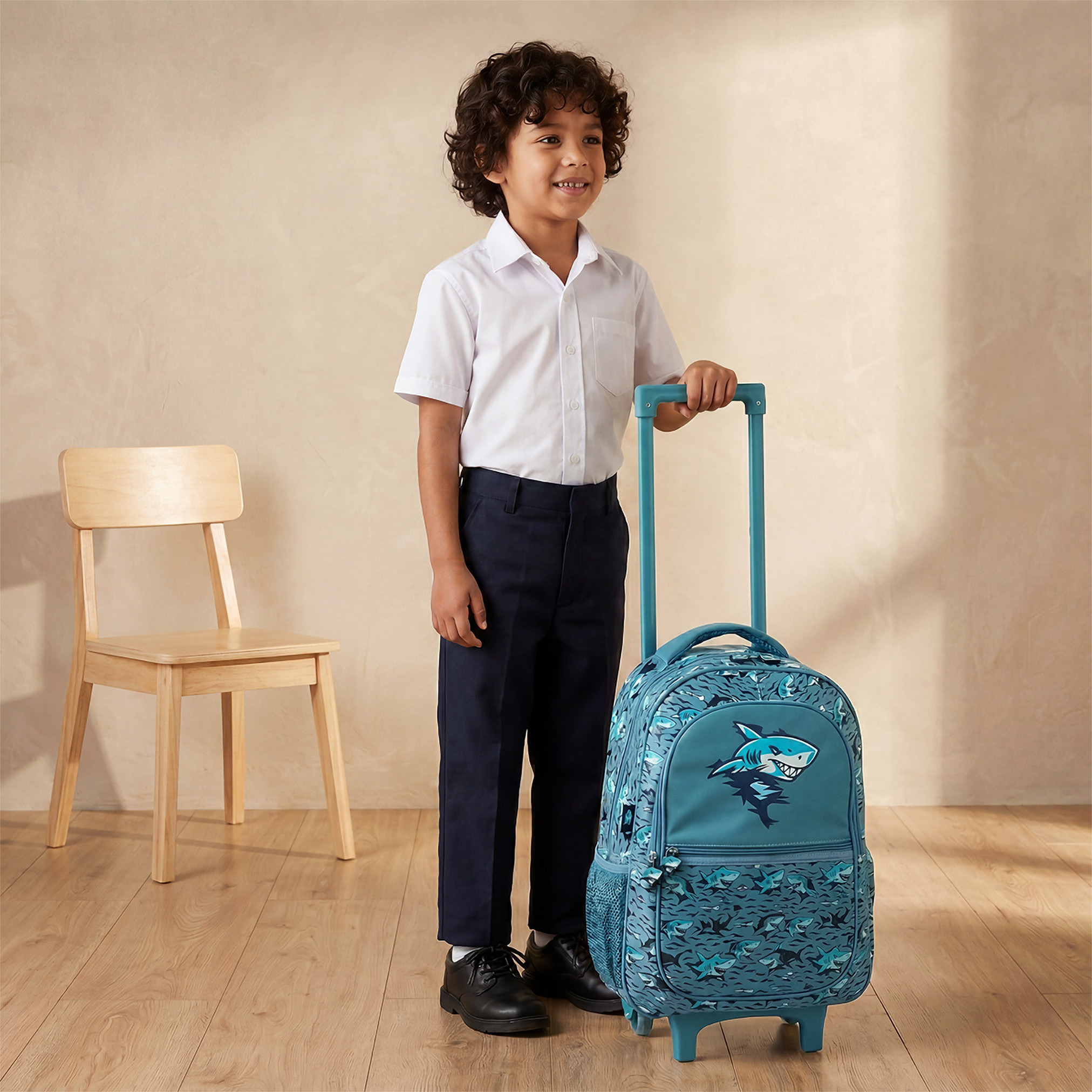 شنطة ترولي بطبعات سمكة القرش وبقسم لابتوب للأولاد 5-8 سنة من جونيورز - 16 بوصة-school-bagsandbackpacks-trolleybags-image-3