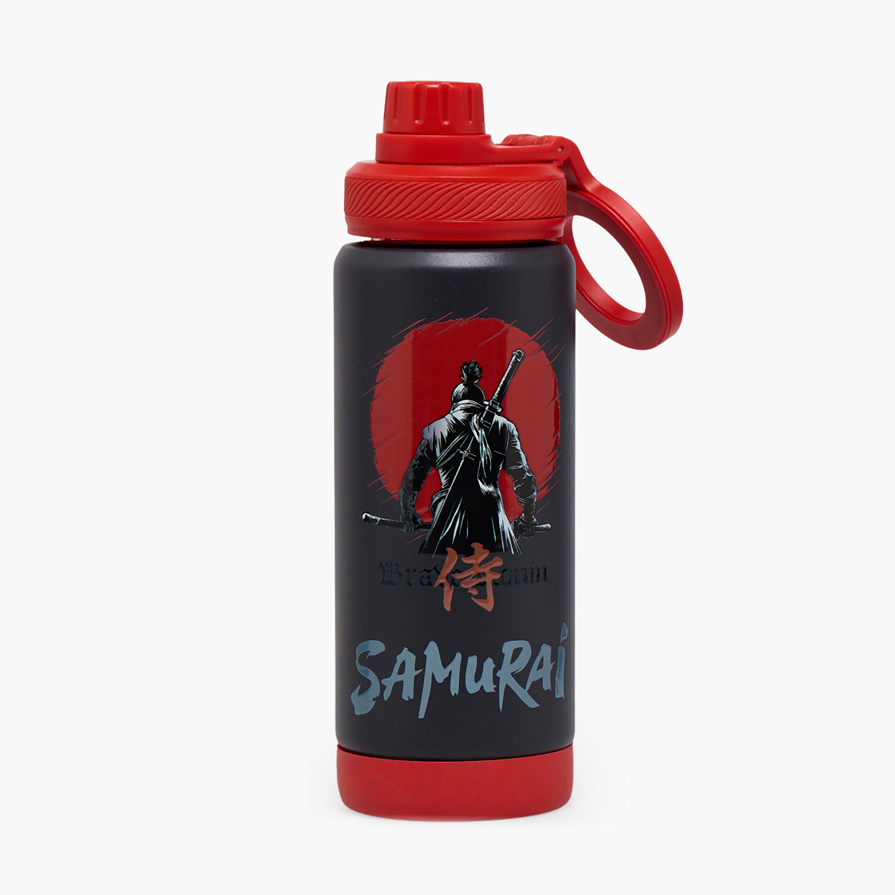 قارورة مياه ستانلس ستيل بفوهة وطبعات ساموراي ومقبض من جونيورز-school-waterbottles-image-1