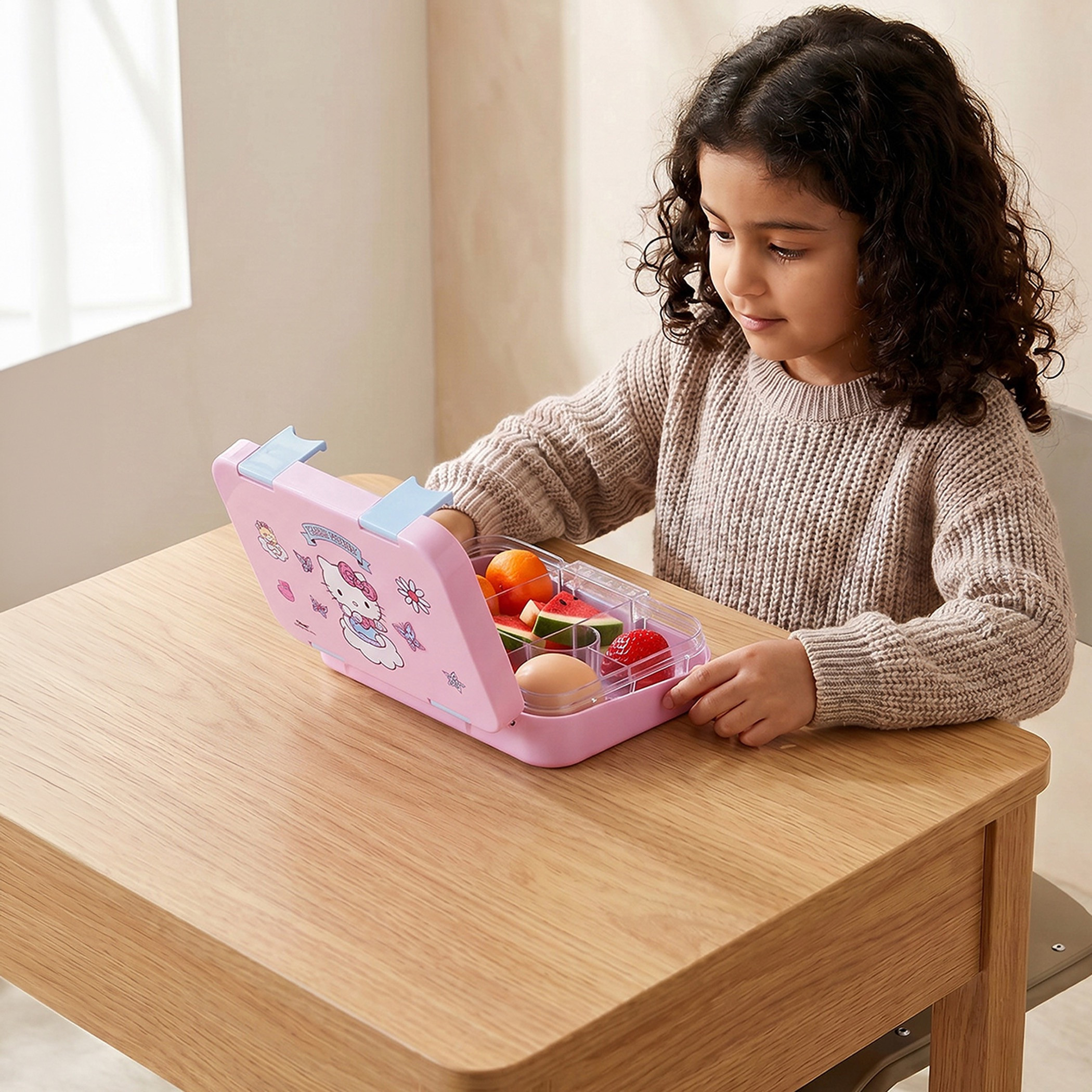 صندوق غداء بينتو بطبعات هالو كيتي وغطاء بمشبك إغلاق من سانريو - 750 مل-school-lunchessentials-lunchboxes-image-3