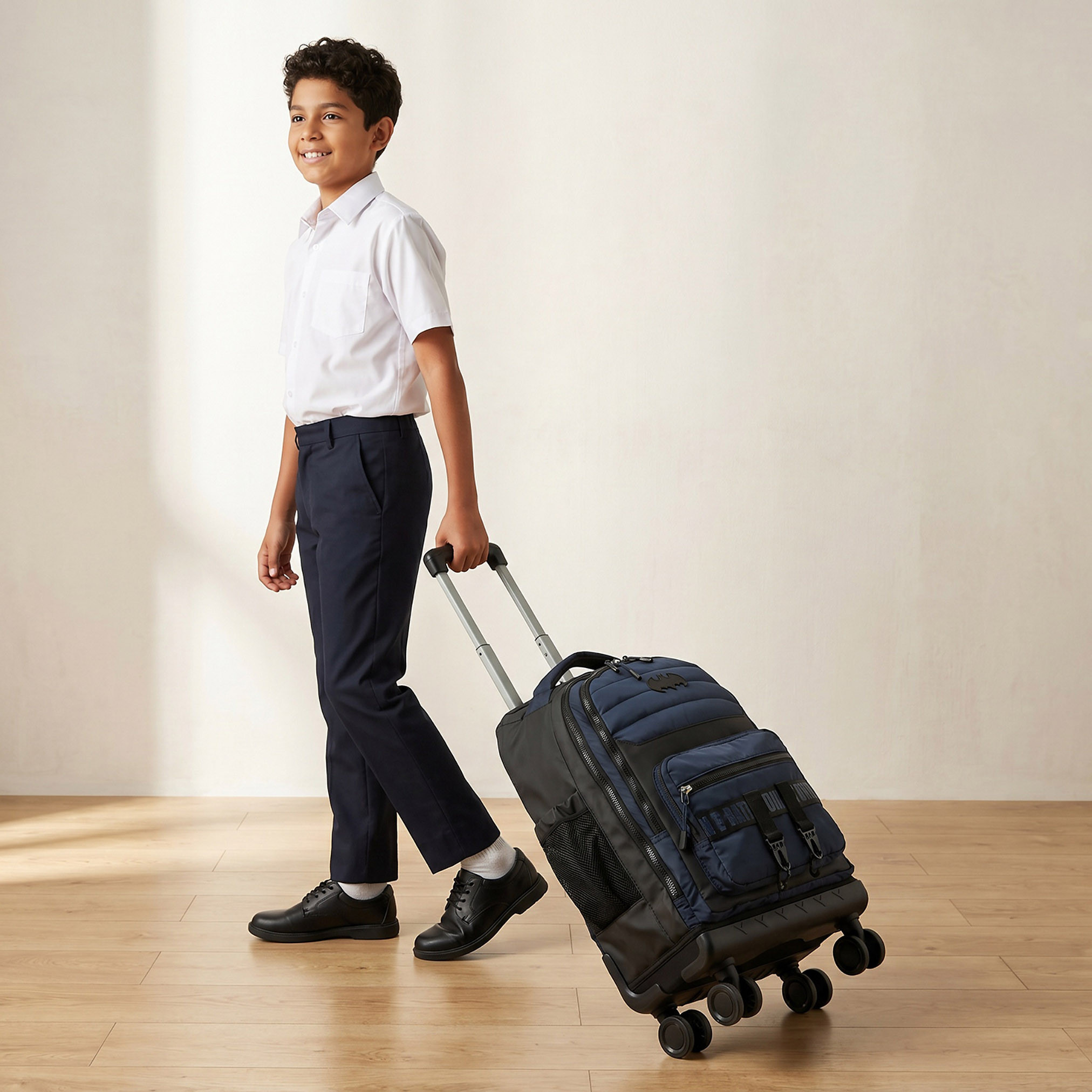 Batman Textured Trolley Bag for Boys 8-12 Years with Durable Wheels - 18 inches-school-bagsandbackpacks-trolleybags-image-4