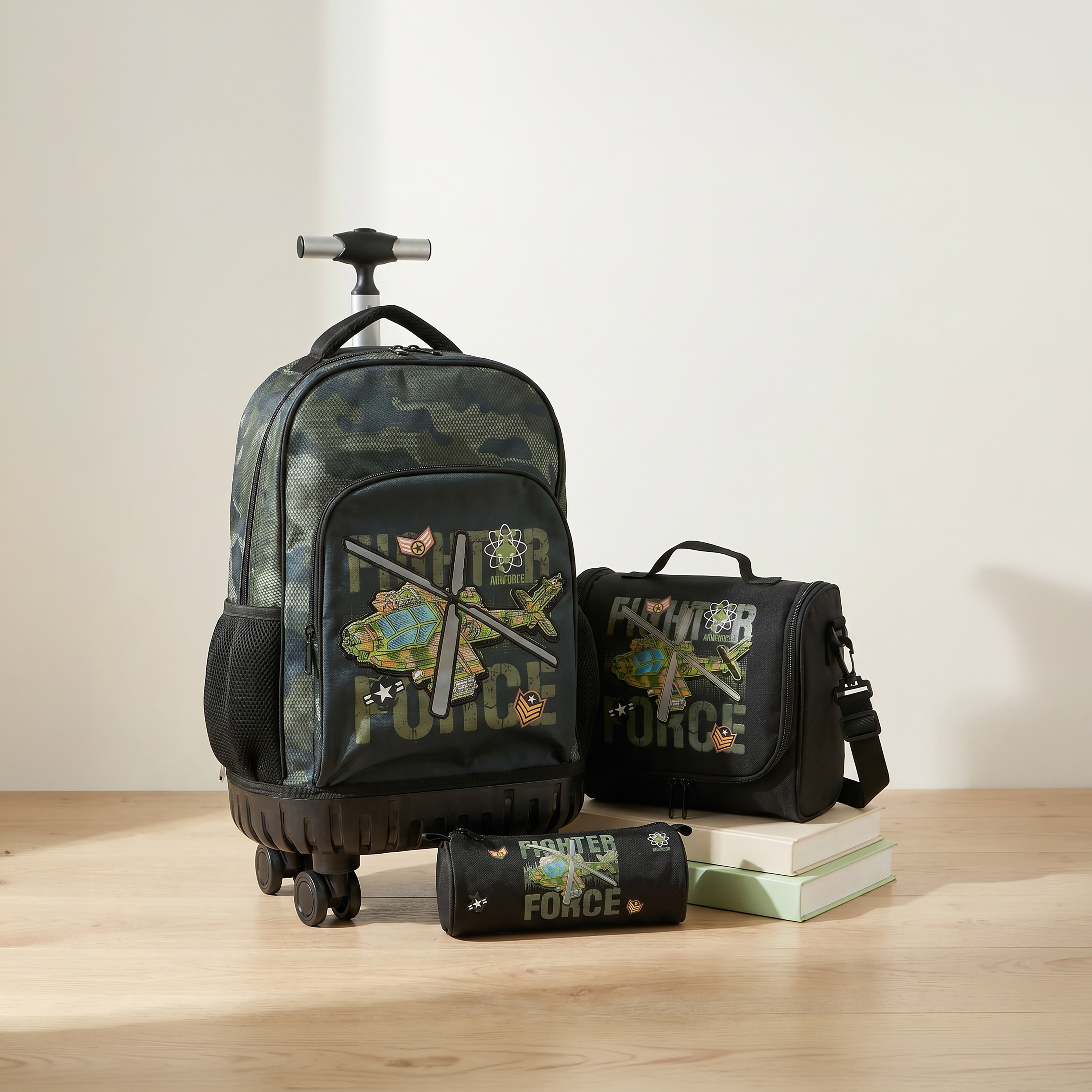 طقم شنطة مدرسية ترولي 3 قطع بتصميم طائرة مع مقلمة للأولاد من 8-12 سنة من جونيورز-school-bagsandbackpacks-trolleybags-image-1
