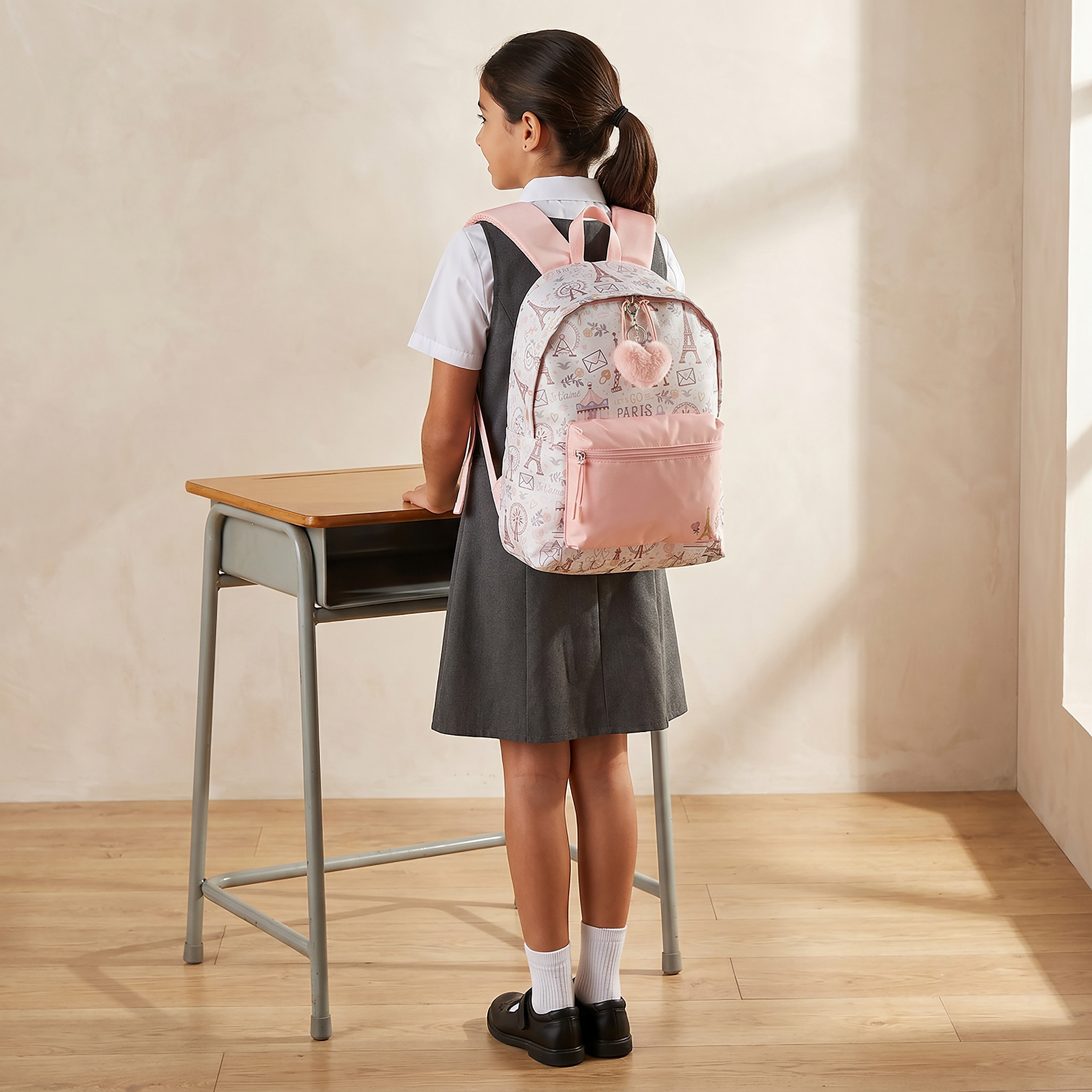 شنطة ظهر بطبعة باريس للبنات من 8-13 سنة مع أحزمة مبطنة - 21 بوصة من جونيورز-school-bagsandbackpacks-backpacks-image-3