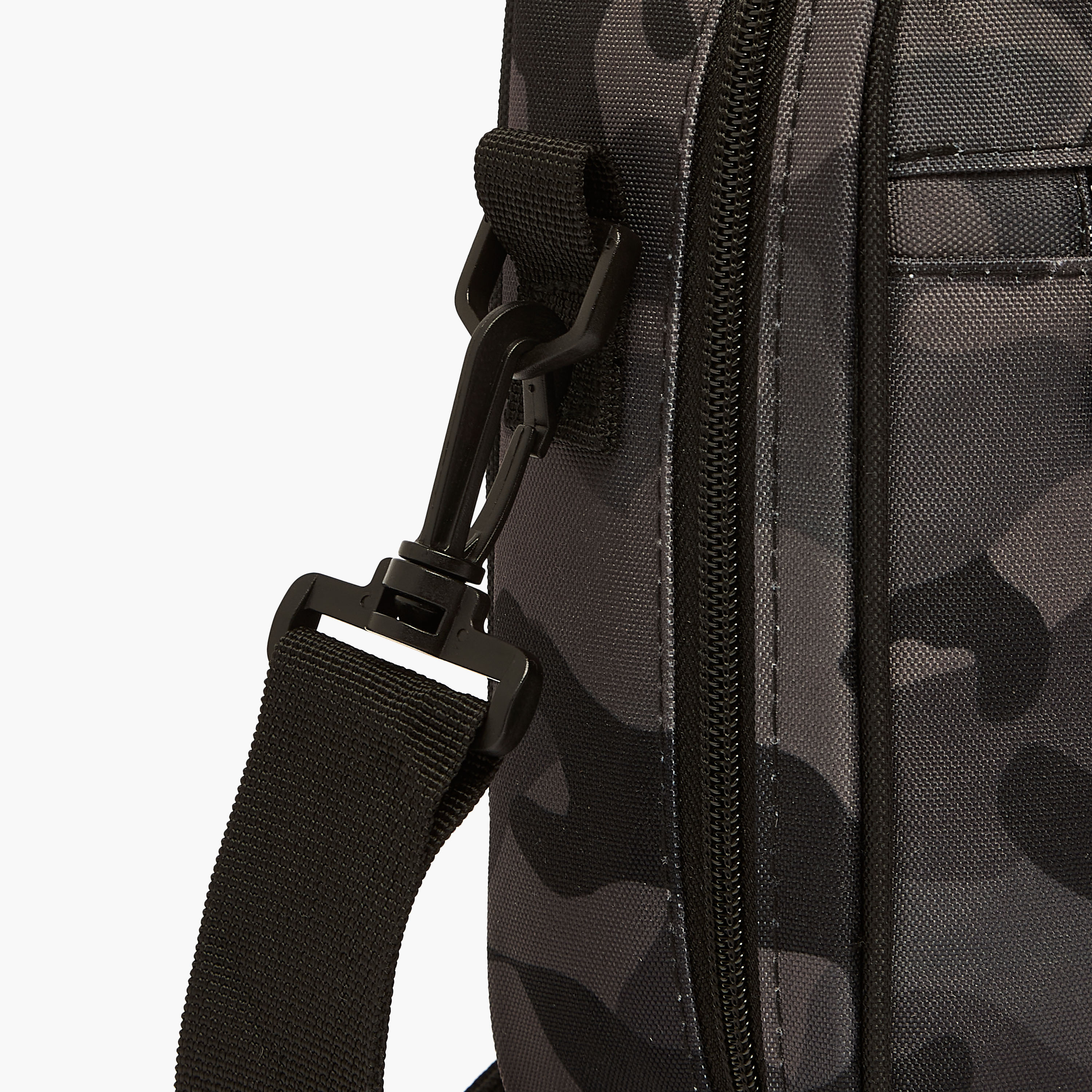 شنطة غداء بطبعة مموهة للأولاد من 8 إلى 12 سنة بعازل حراري من جونيورز-school-lunchessentials-lunchbags-image-5