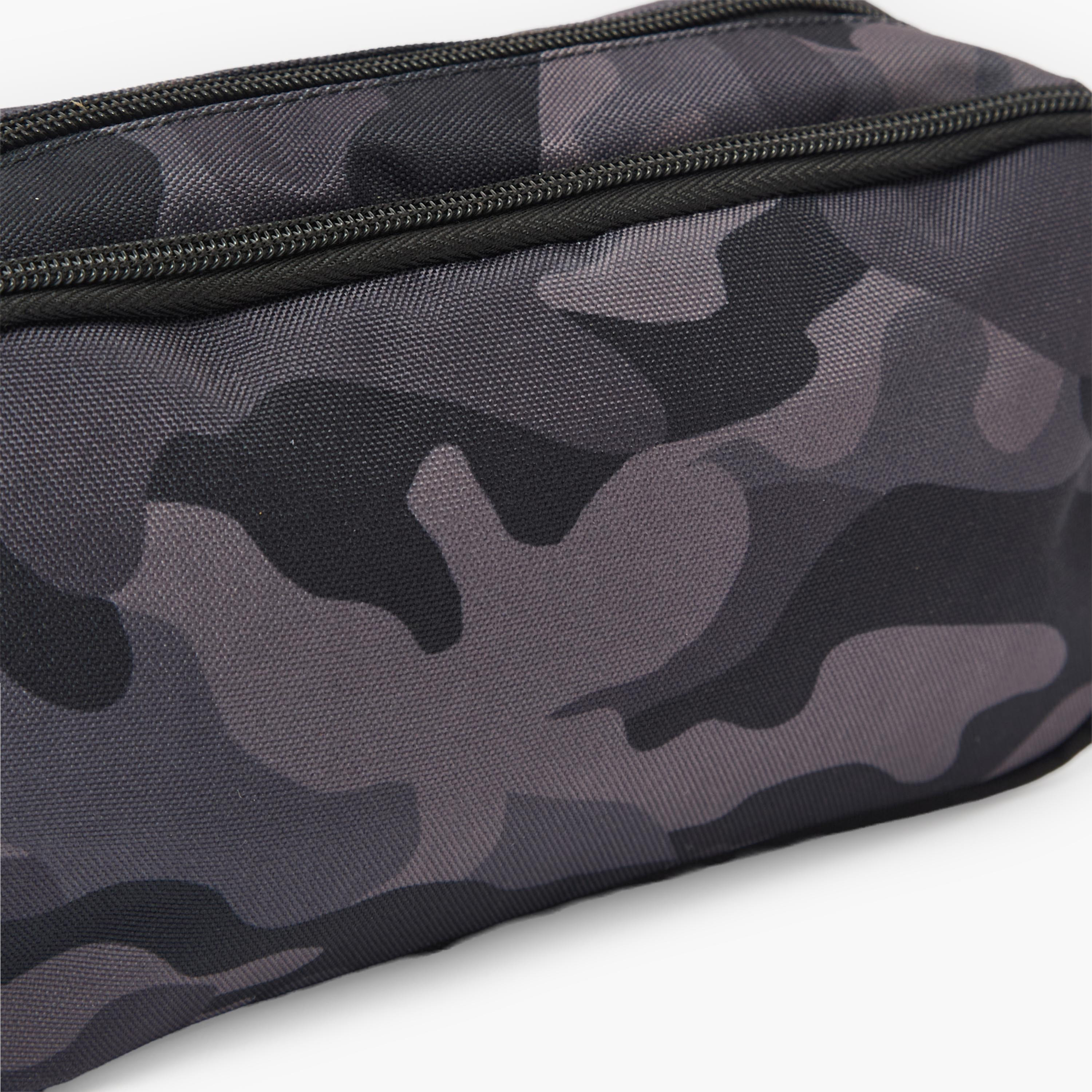 مقلمة بقسمين وطبعات مموهة من جونيورز-school-stationery-pencilcases-image-6