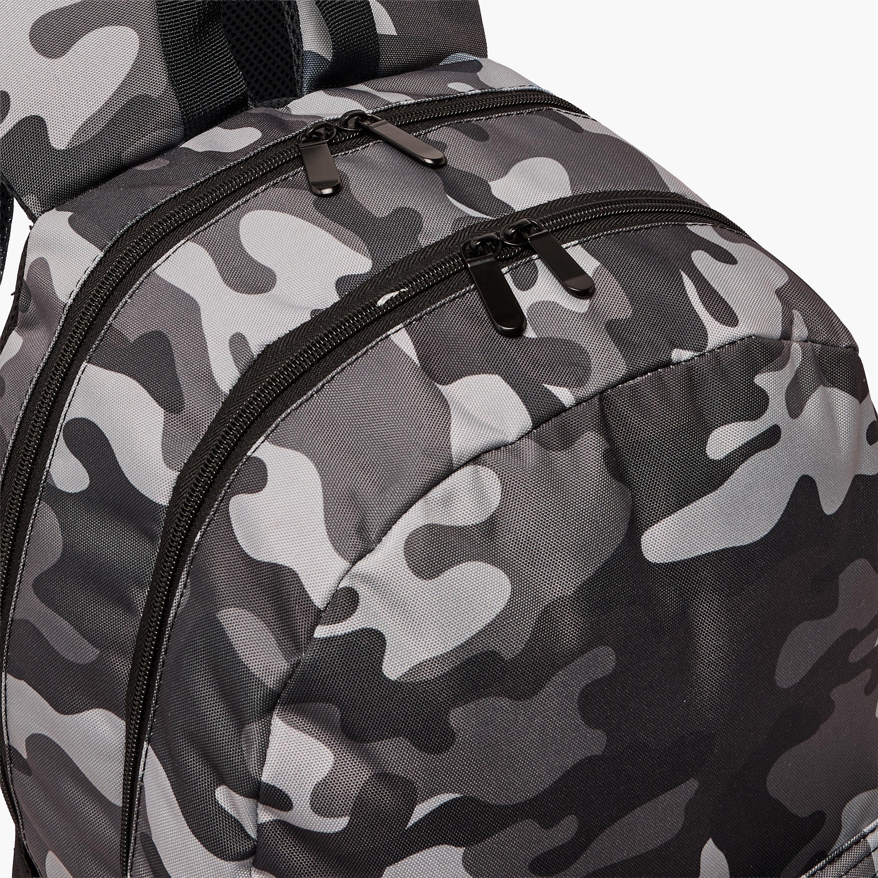 شنطة ظهر بطبعات مموهة للأولاد 8-12 سنة مع حمّالات مبطنة من جونيورز - 17 بوصة-school-bagsandbackpacks-backpacks-image-5
