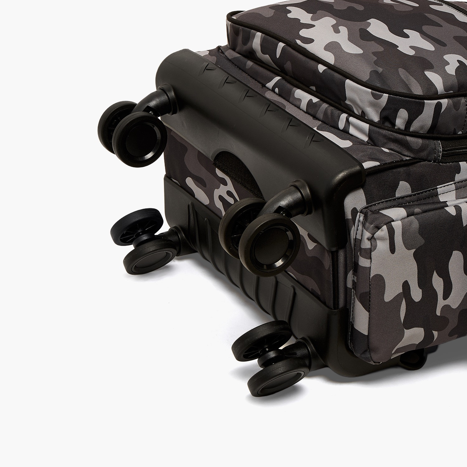 شنطة ترولي بعجلات متينة وطبعات للأولاد بعمر 8-12 سنة من جونيورز - 18 بوصة-school-bagsandbackpacks-trolleybags-image-14