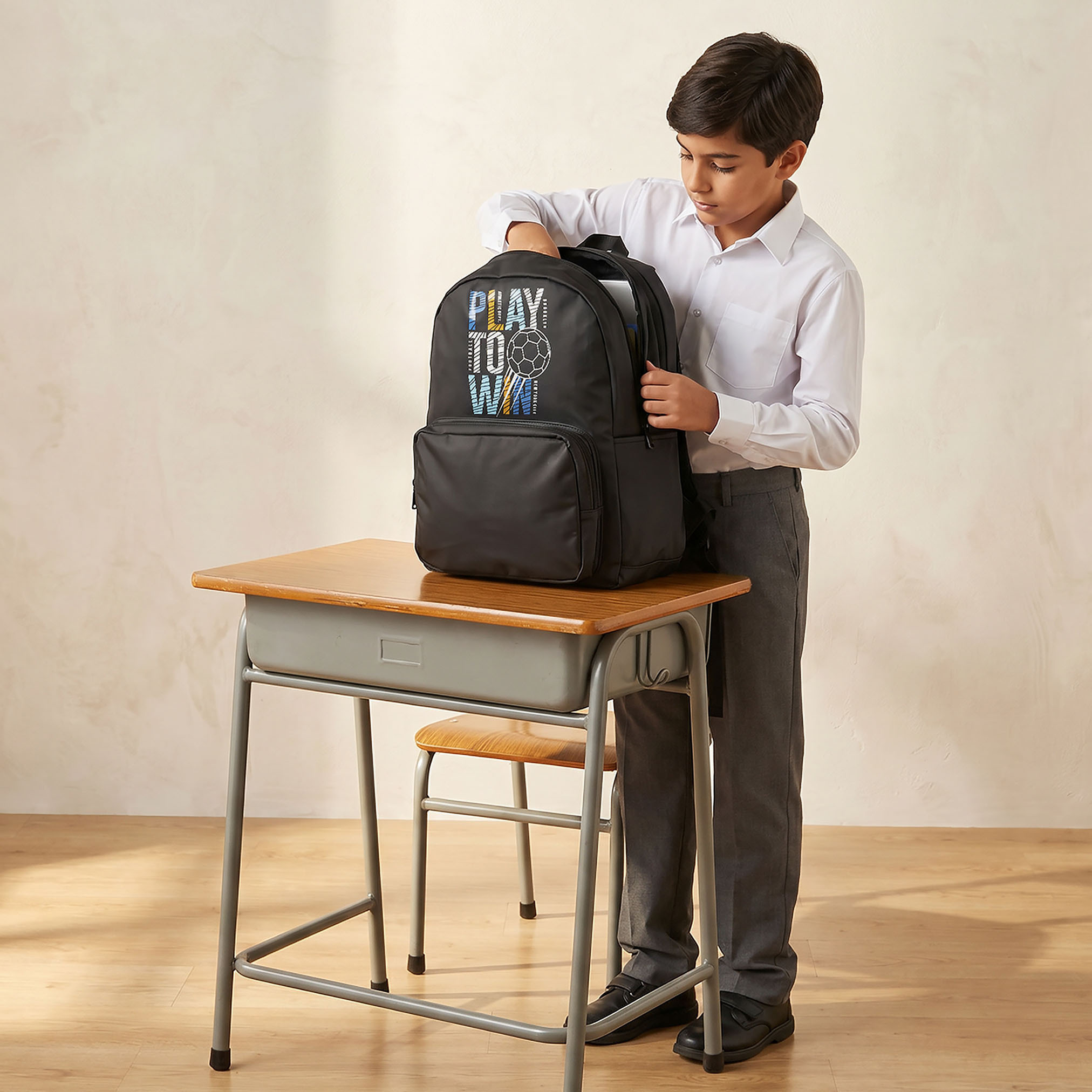 شنطة ظهر بطبعات كرة قدم للأولاد بعمر 8-12 سنة من جونيورز - 17 بوصة-school-bagsandbackpacks-backpacks-image-3
