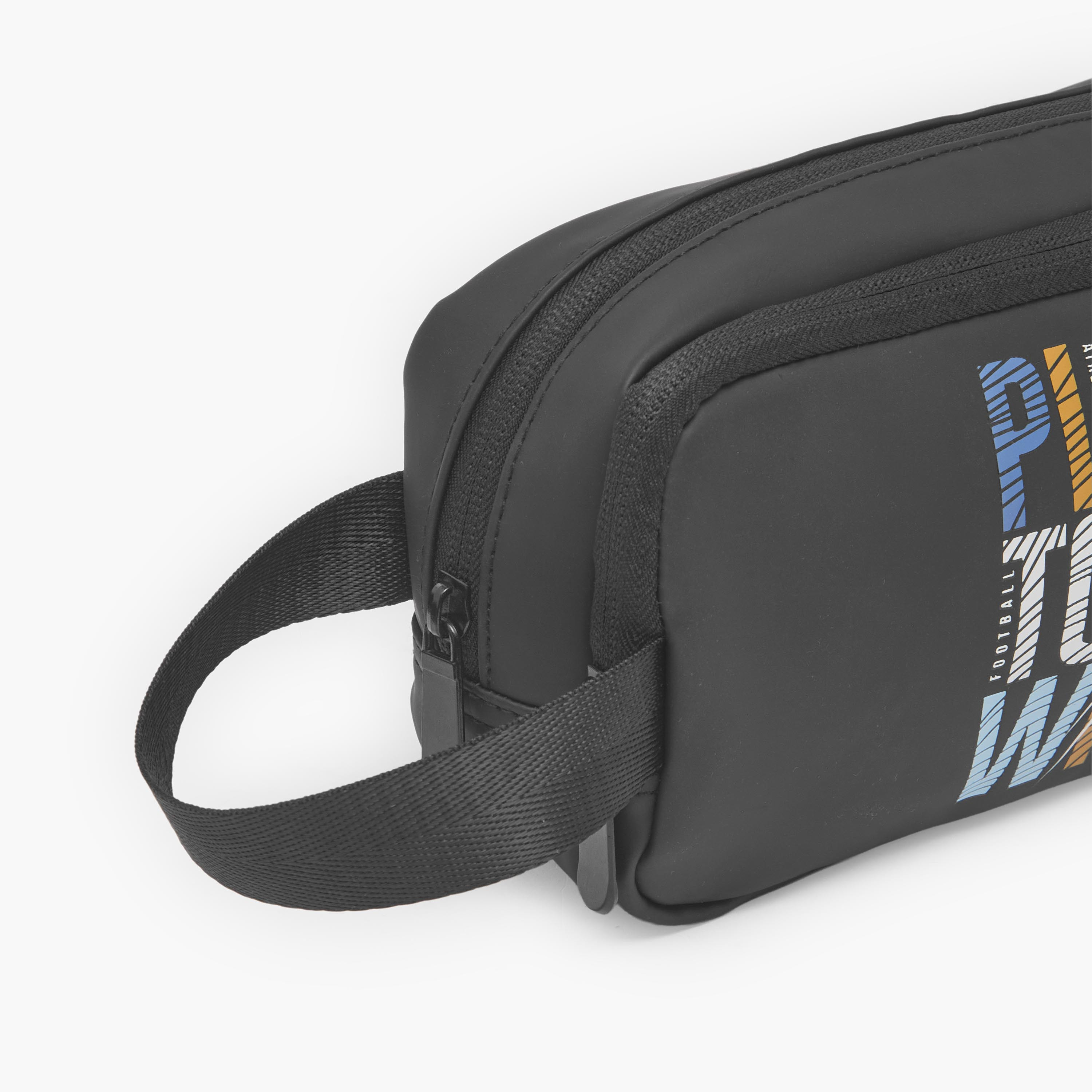 مقلمة بقسمين وطبعات كرة قدم من جونيورز-school-stationery-pencilcases-image-5