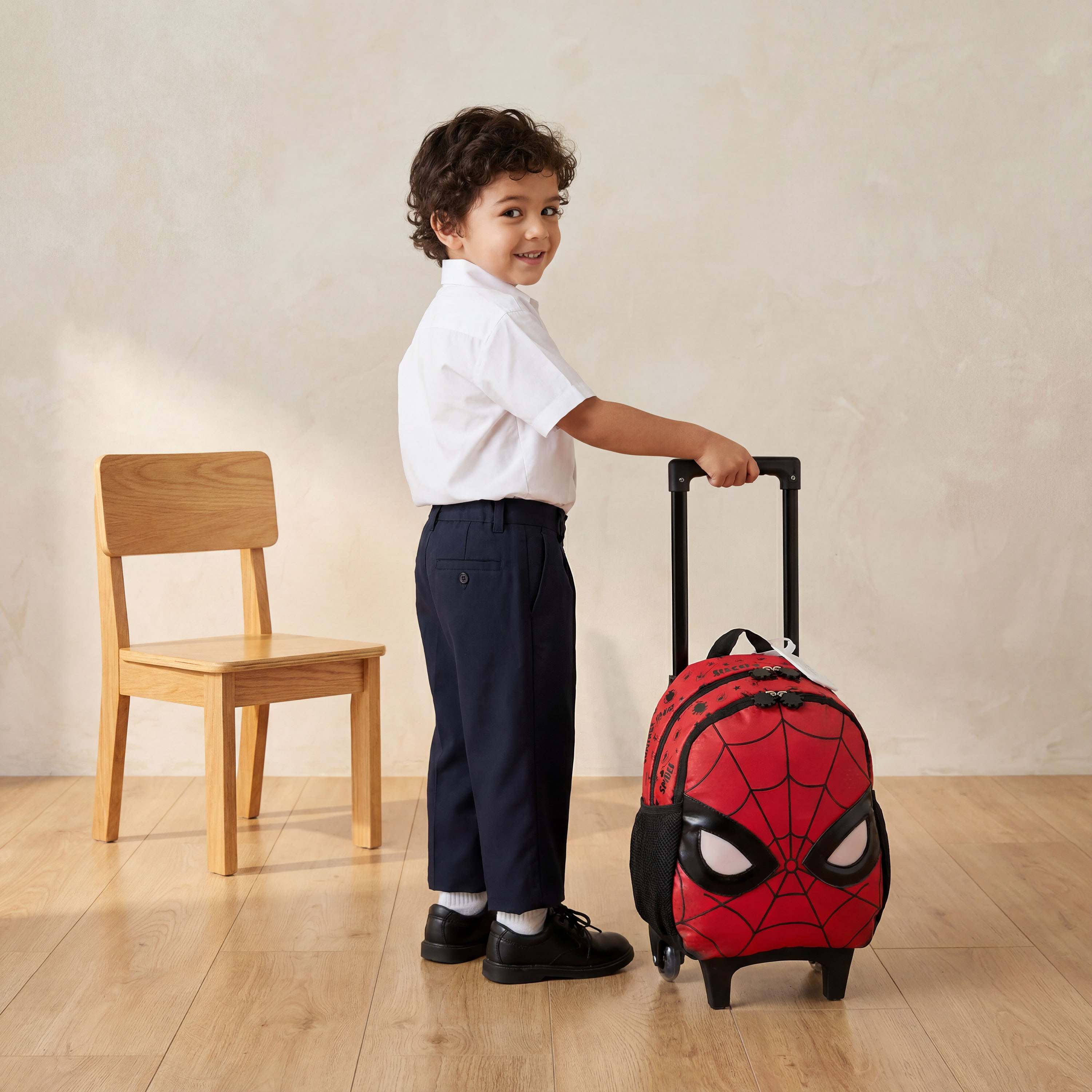 شنطة بعجلات ومقبض قابل للسحب وطبعات سبايدر مان للأولاد من 3-5 سنوات-school-bagsandbackpacks-trolleybags-image-4