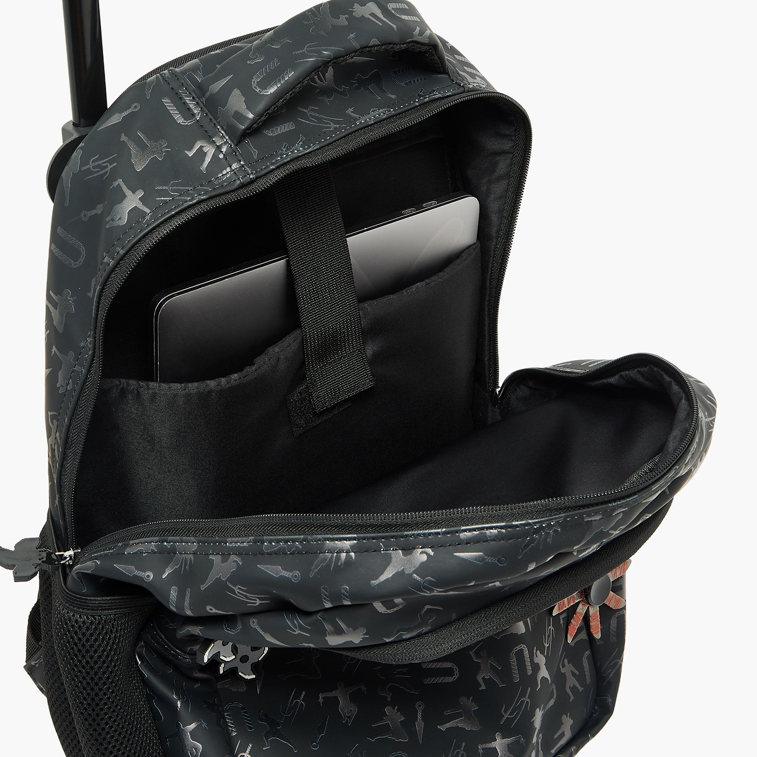 شنطة ترولي بطبعات نينجا ومقبض قابل للسحب للأولاد من 5-8 سنوات من جونيورز - 16 بوصة-school-bagsandbackpacks-trolleybags-image-15
