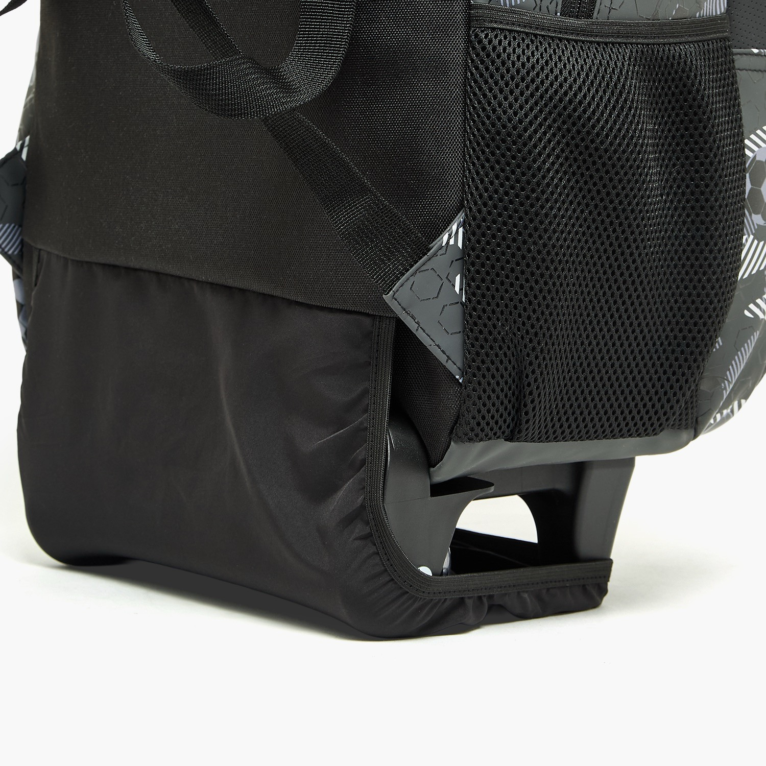 شنطة ترولي بمقبض قابل للسحب وطبعات كرة قدم للأولاد 5-8 سنة من جونيورر - 16 بوصة-school-bagsandbackpacks-trolleybags-image-12