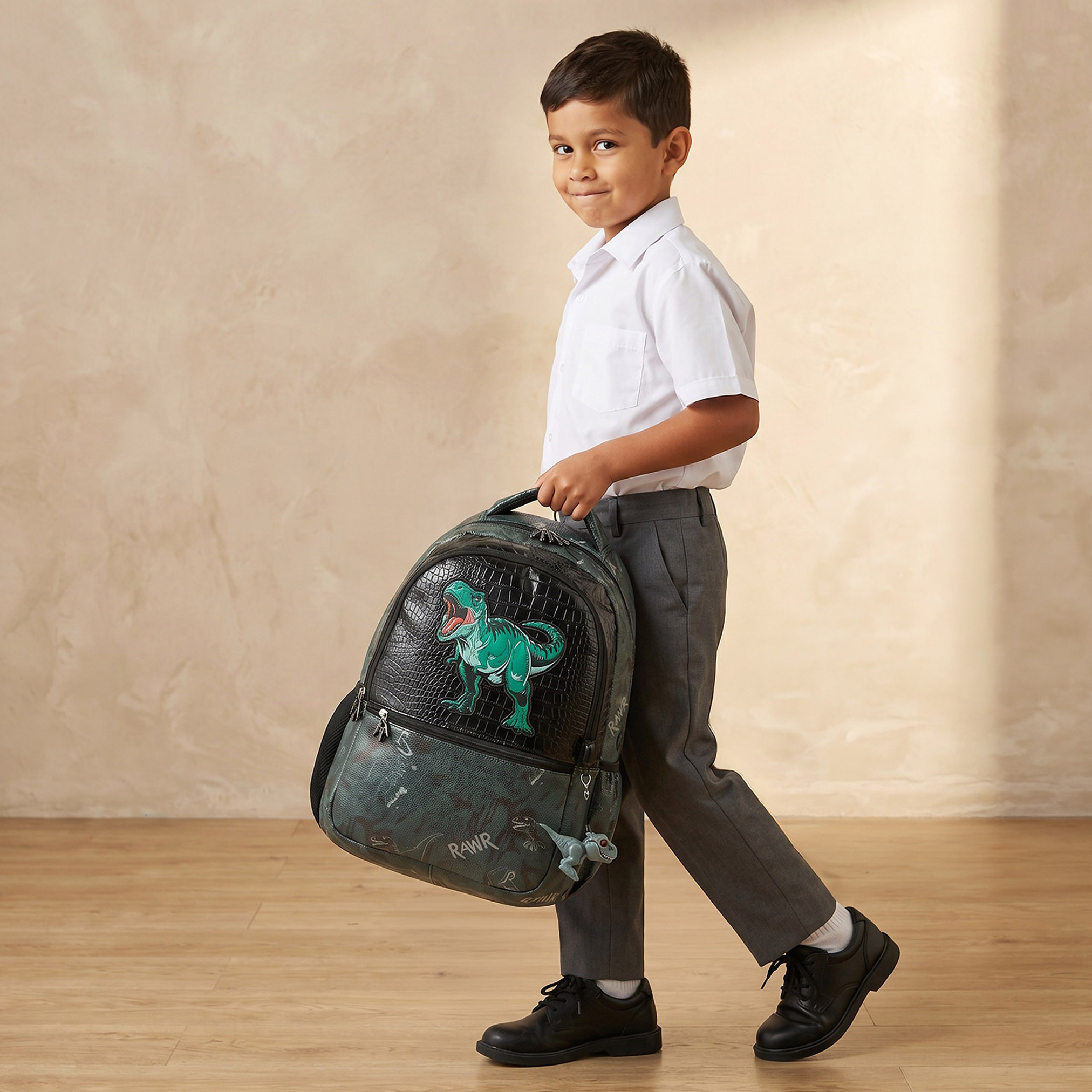 شنطة ظهر بطبعة ديناصور للأولاد من 5-8 سنوات مع أحزمة مبطنة - 16 بوصة من جونيورز-school-bagsandbackpacks-backpacks-image-4
