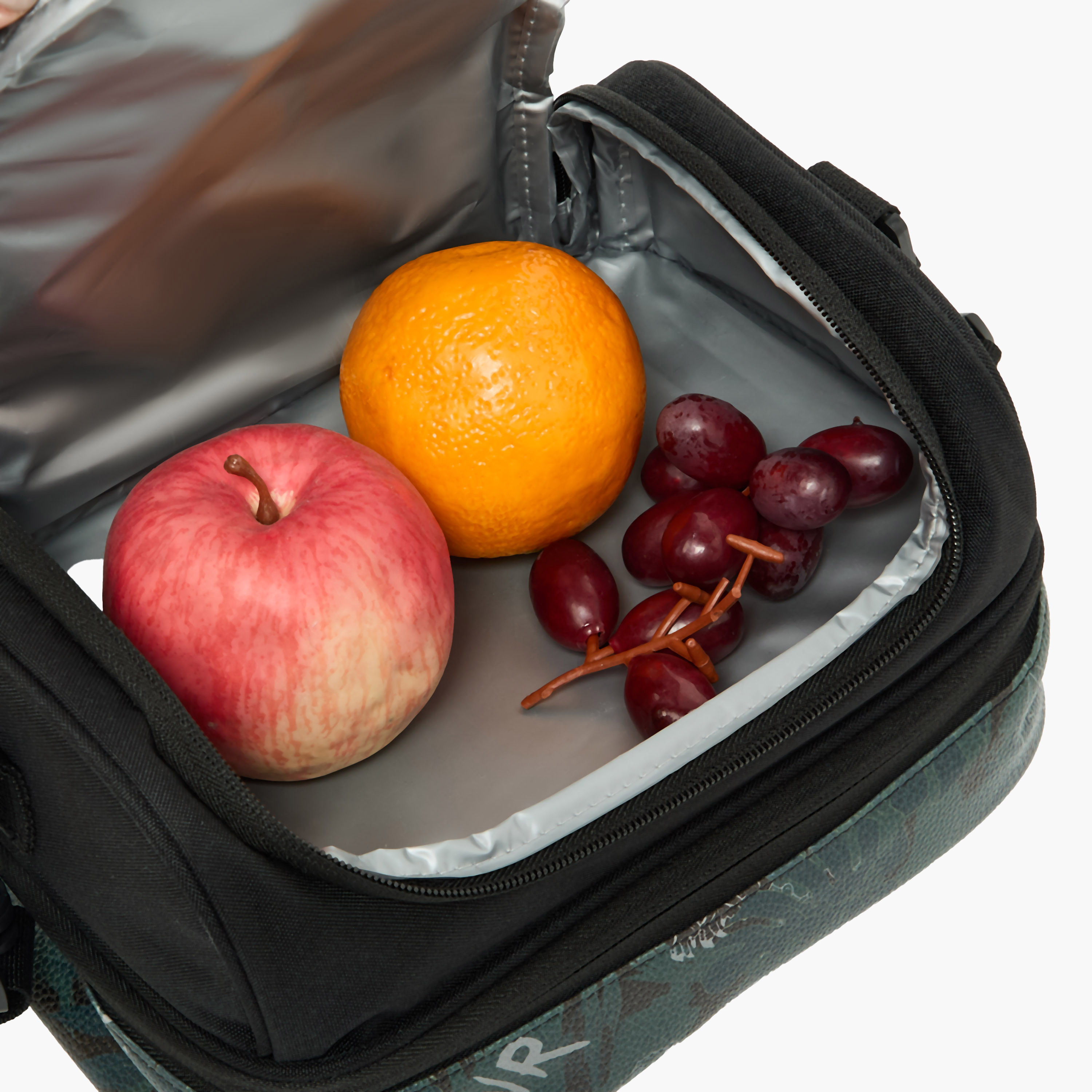 شنطة غداء معزولة بطبعات للأولاد بعمر 5-8 سنوات من جونيورز-school-lunchessentials-lunchbags-image-5