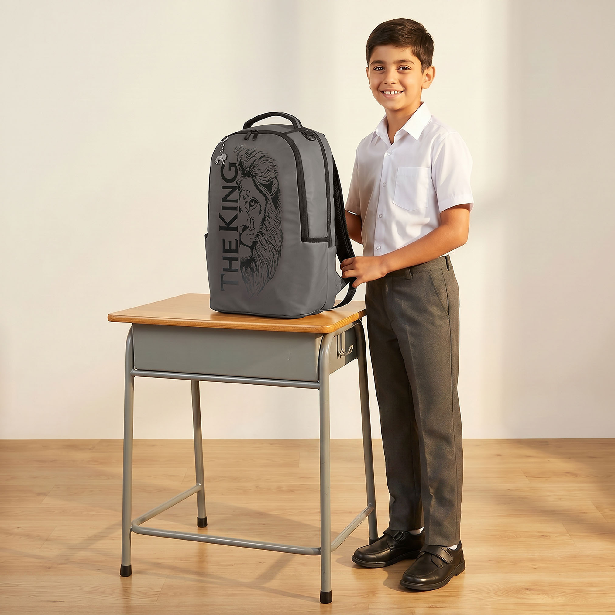 شنطة ظهر بطبعات أسد وحمّالات كتف مبطنة 8 إلى 12 سنة للأولاد من جونيورز - 17 بوصة-school-bagsandbackpacks-backpacks-image-3