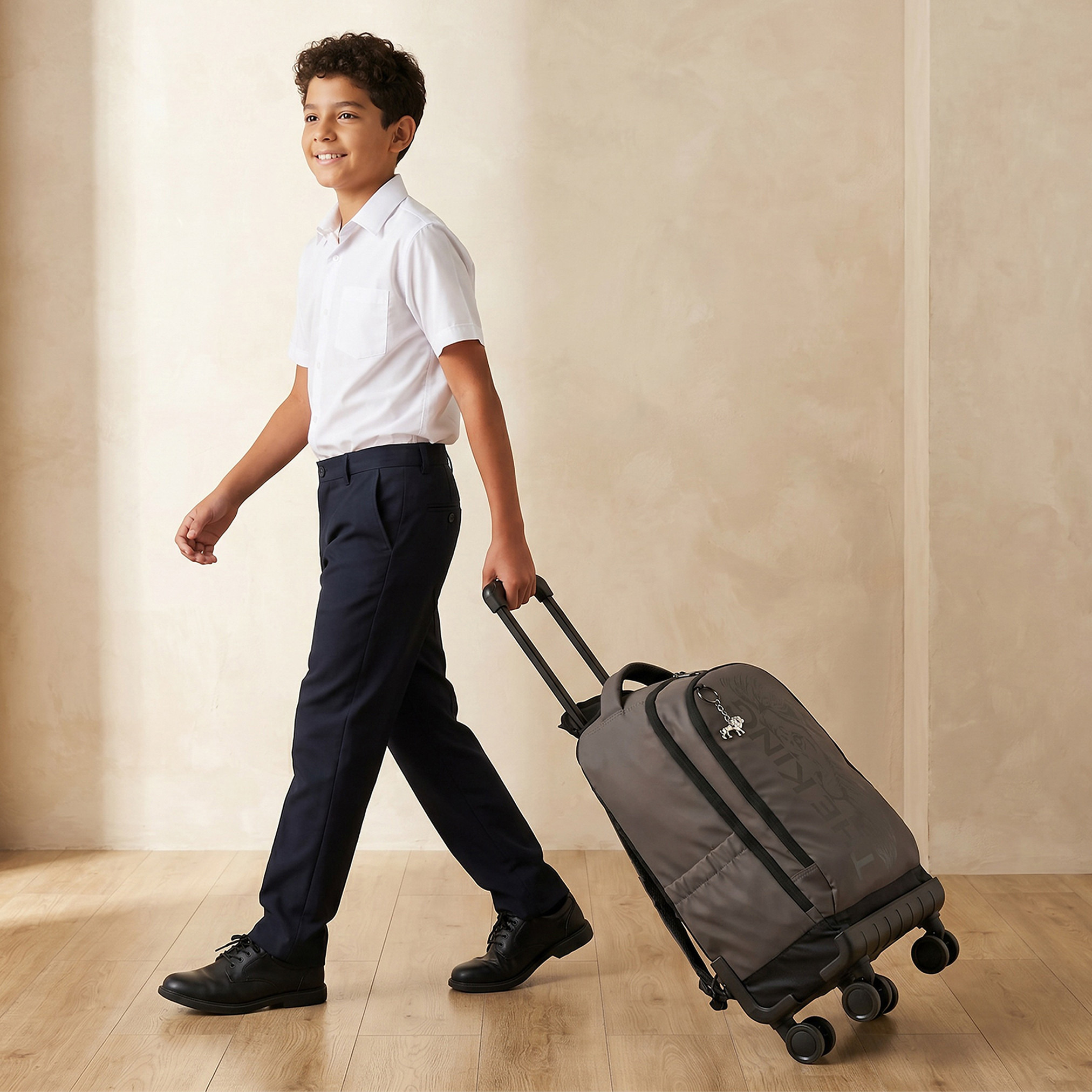 شنطة ترولي بطبعات أسد للأولاد من 8 إلى 12 سنة بمقبض قابل للسحب من جونيورز-school-bagsandbackpacks-trolleybags-image-3