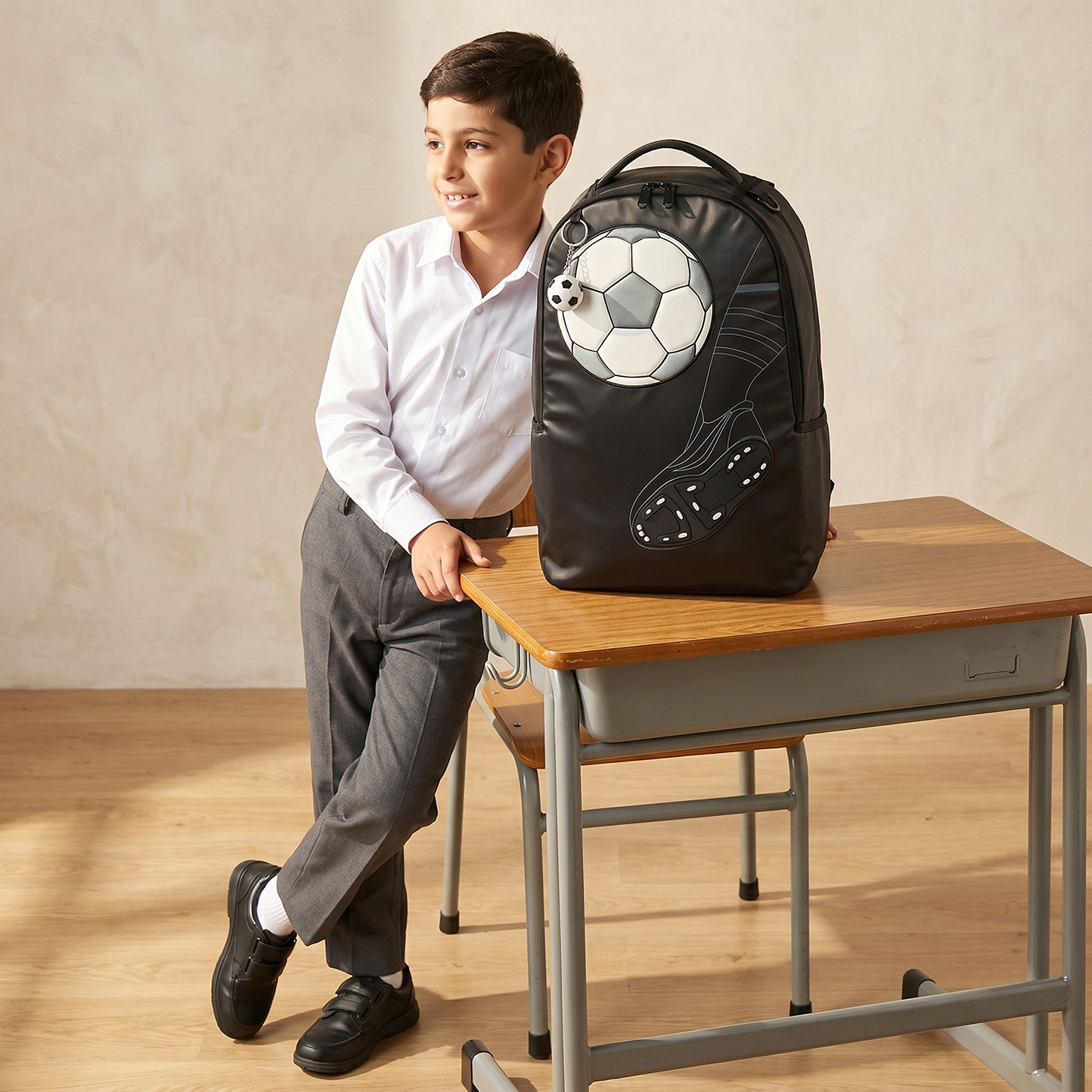 شنطة ظهر بطبعات كرة قدم وحمالات مبطنة للأولاد من 8-12 عام من جونيورز - 17 بوصة-school-bagsandbackpacks-backpacks-image-3